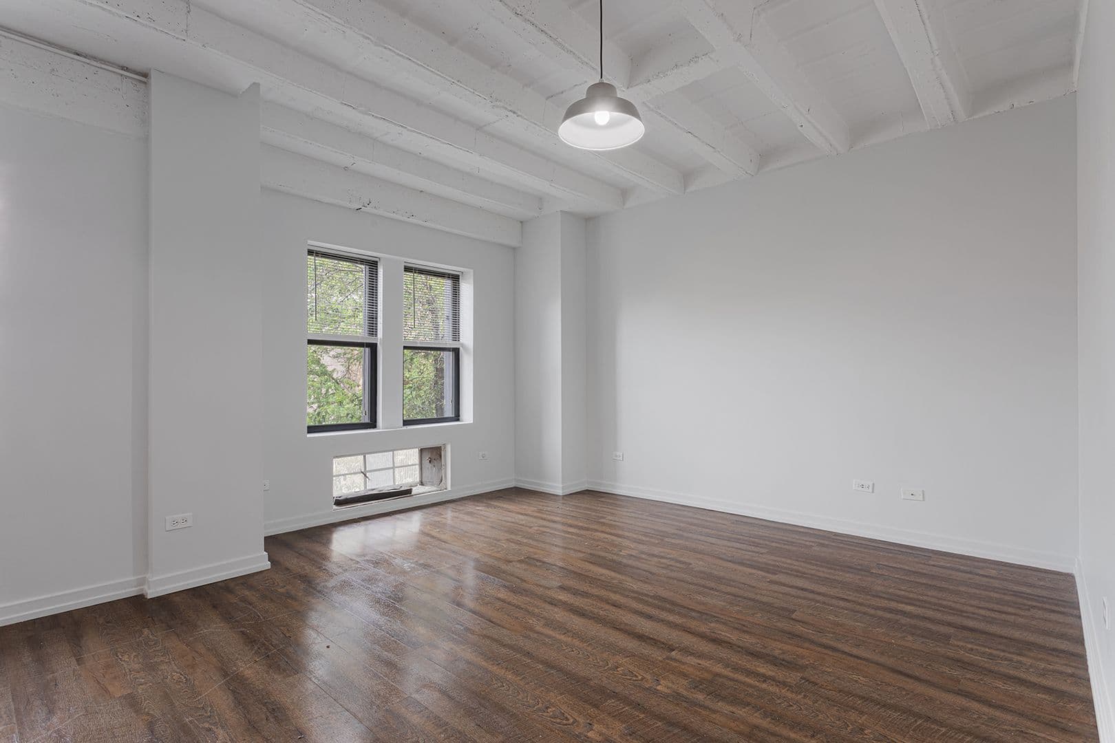 Chicago Apartment: 5718 N Winthrop Avenue