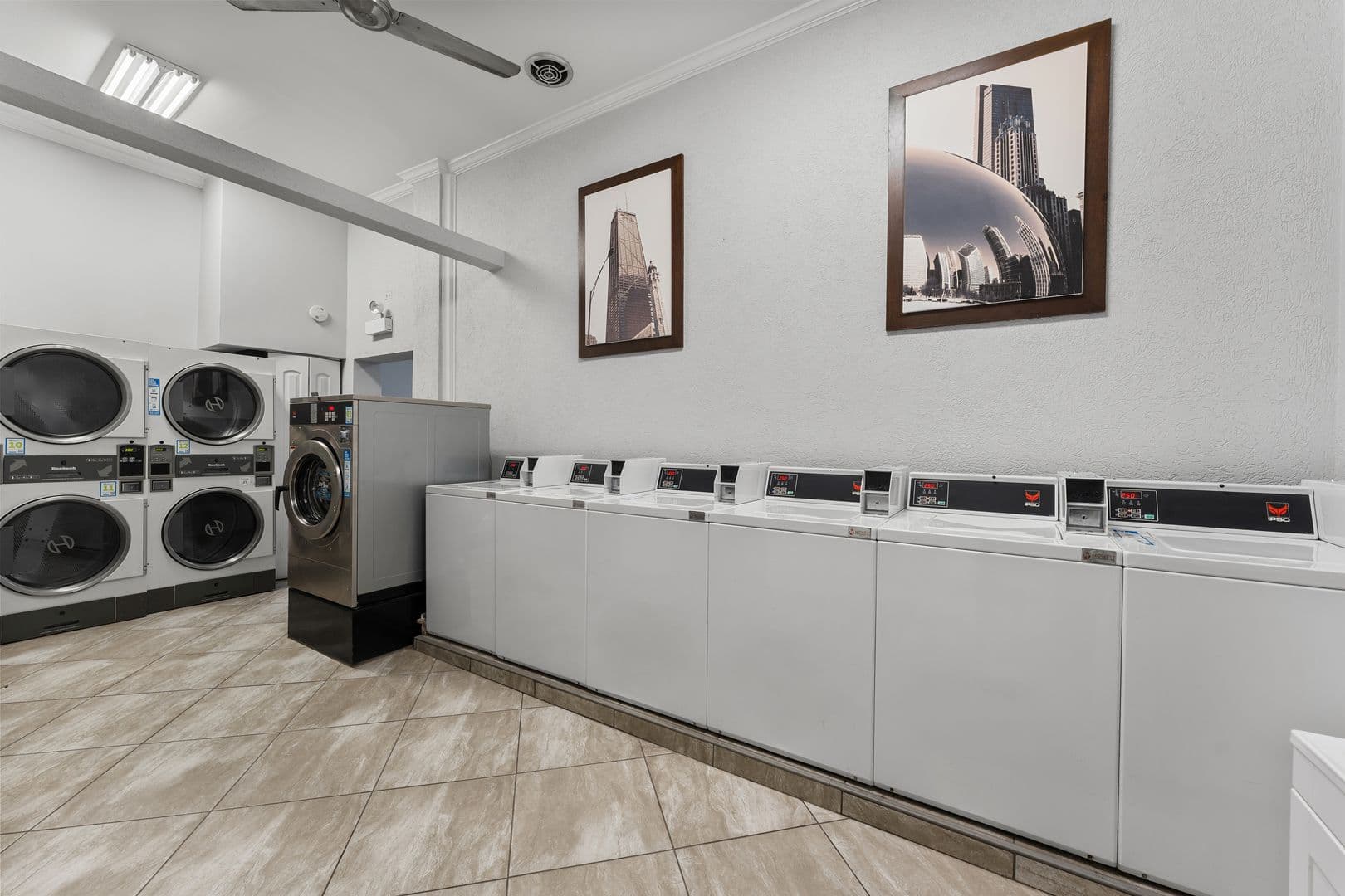 Chicago Apartment: 4520 N Clarendon Ave