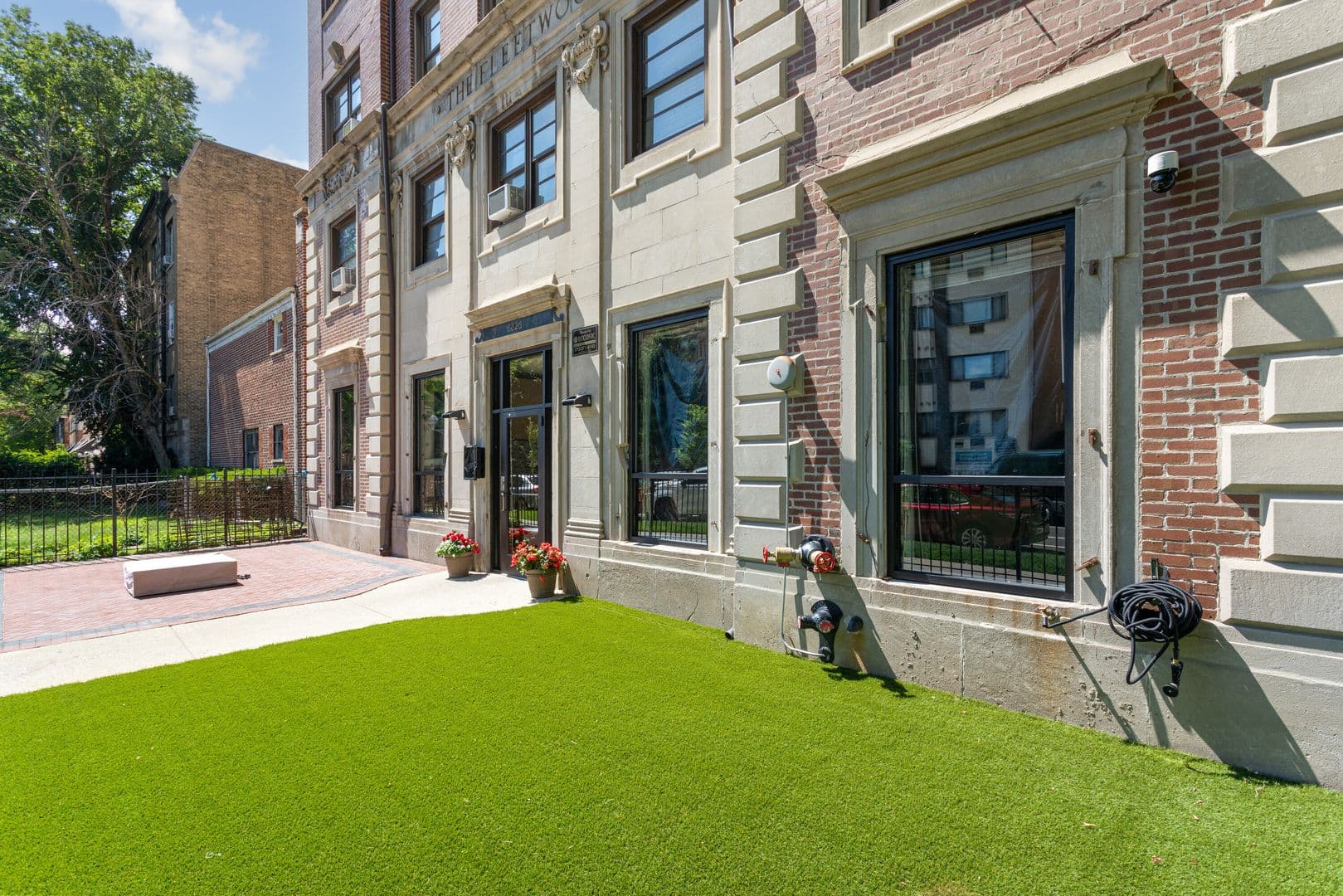 Chicago Apartment: 6026 N Winthrop
