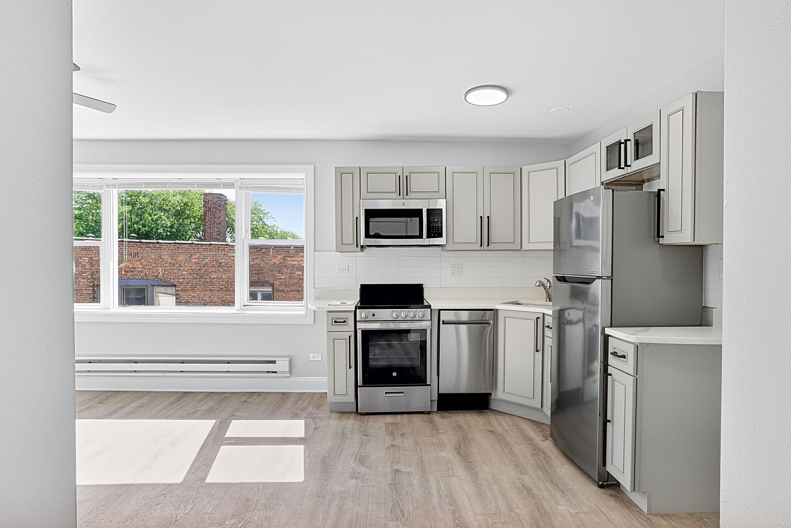 Chicago Apartment: 7710 N Sheridan Rd