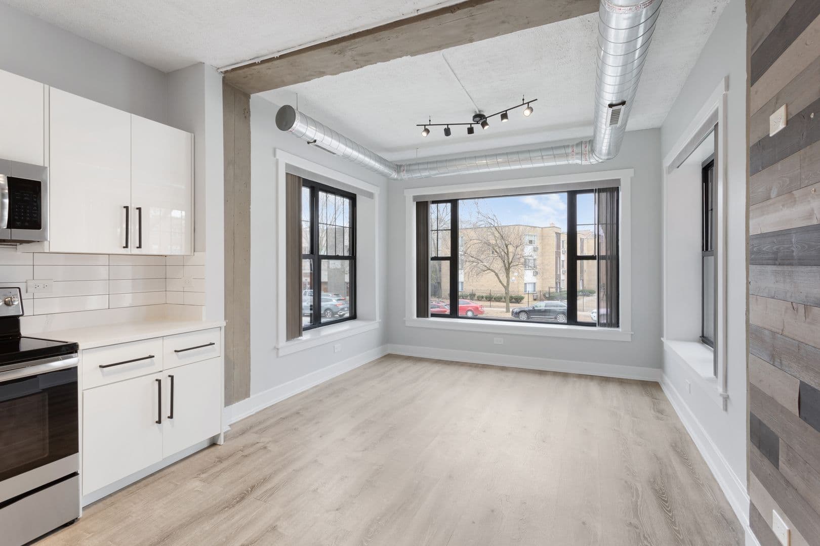 Chicago Apartment: 7645 N Sheridan Rd