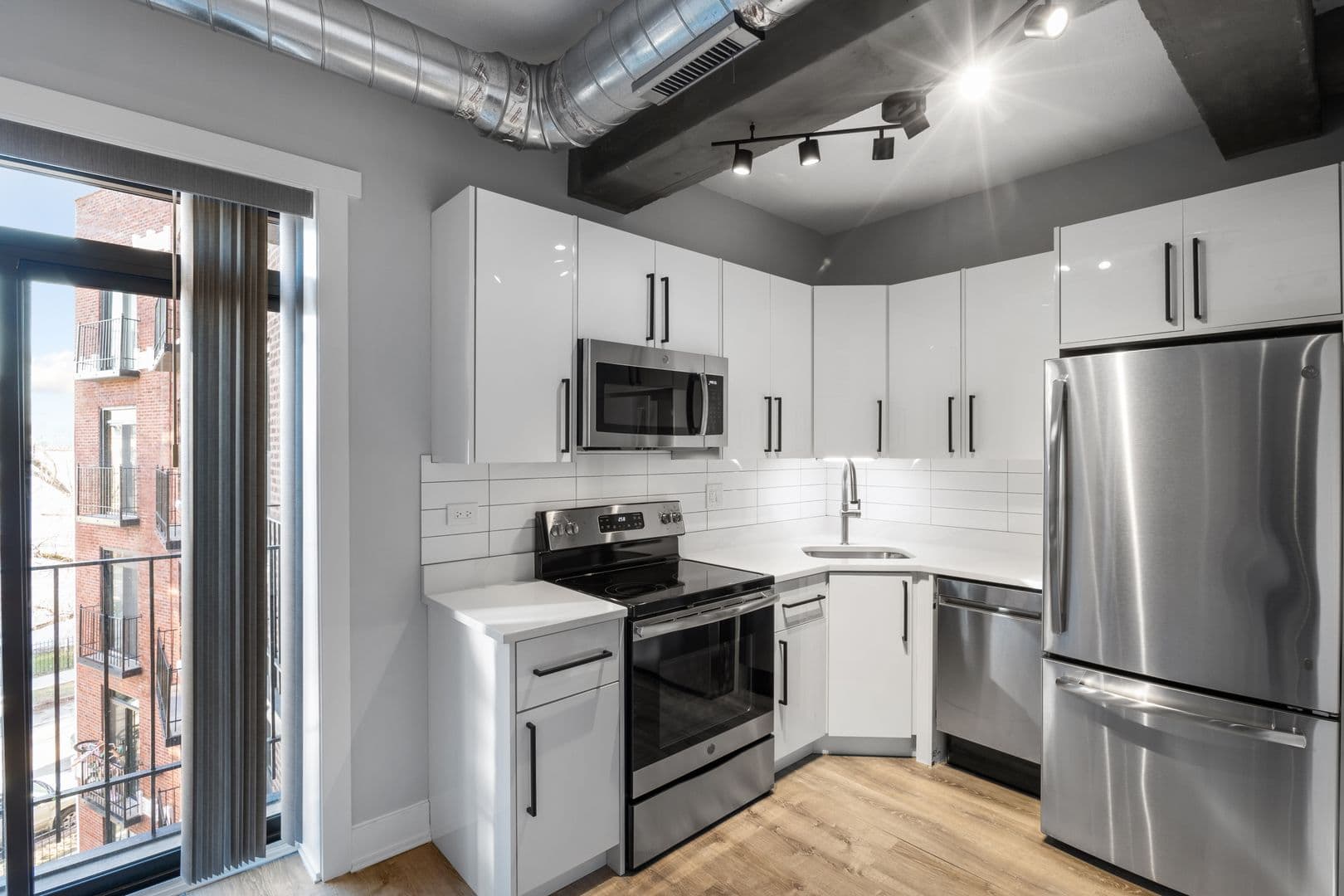 Chicago Apartment: 7645 N Sheridan Rd