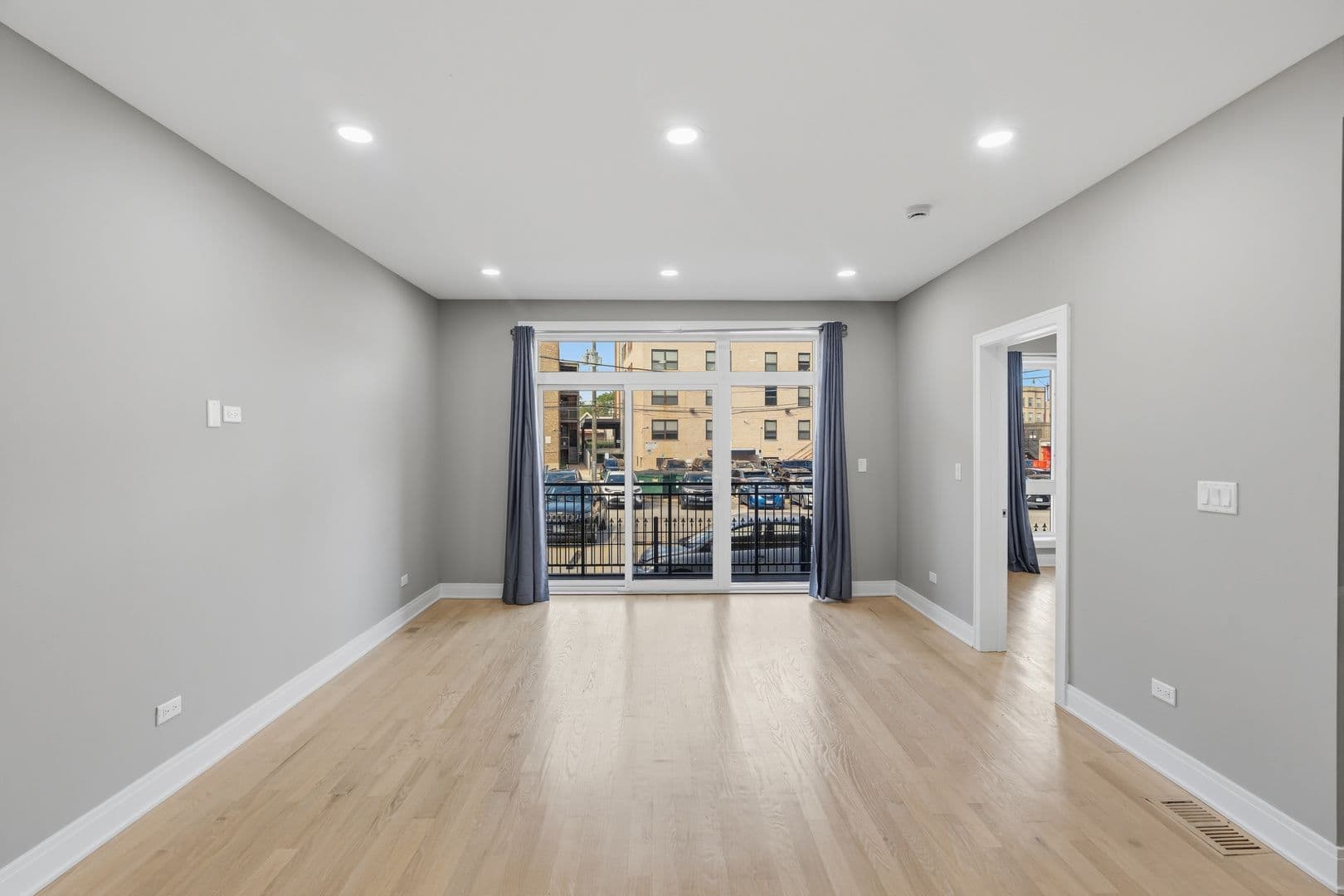 Chicago Apartment: 7428 N. Rogers Ave.