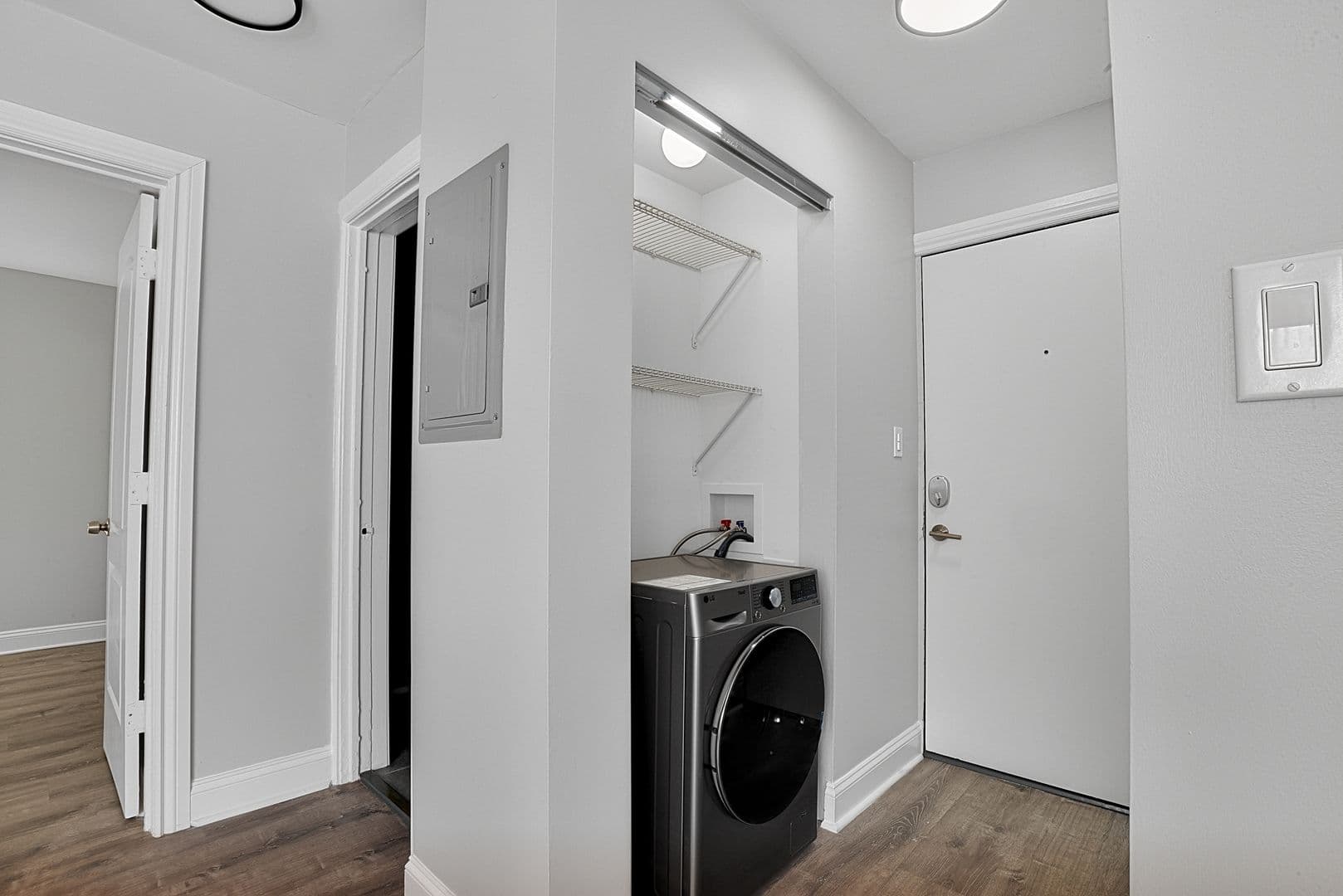 Chicago Apartment: 7710 N Sheridan Rd