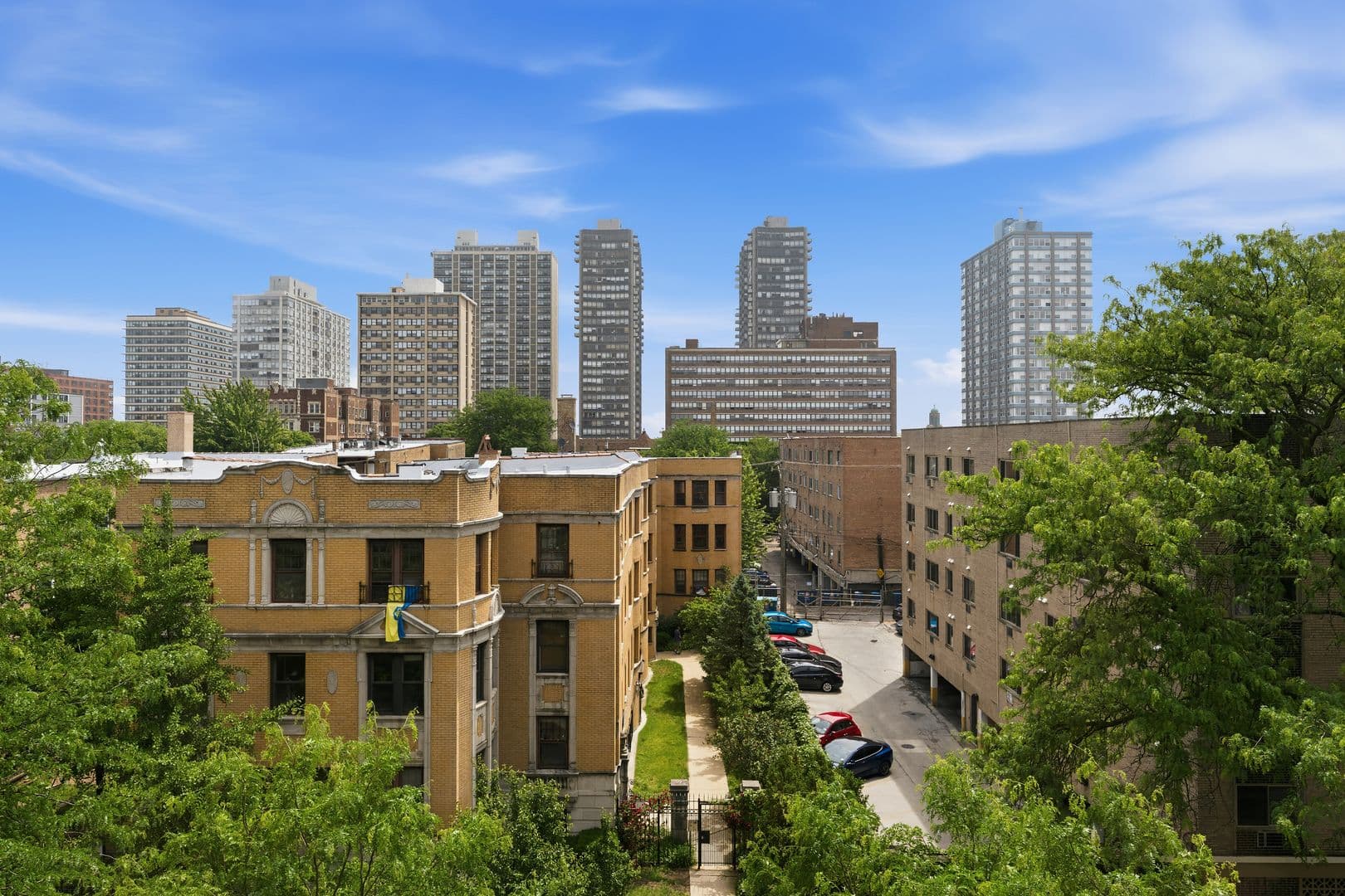Chicago Apartment: 5718 N Winthrop Avenue