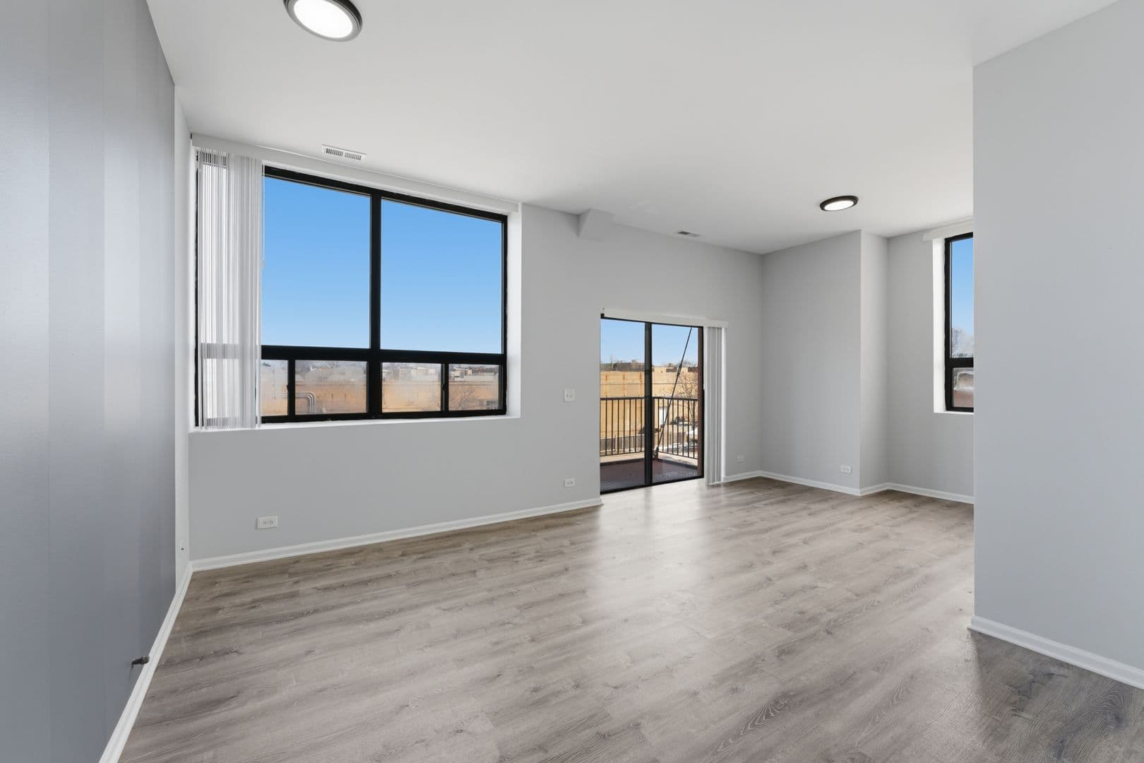 Chicago Apartment: 2451 W Howard Street