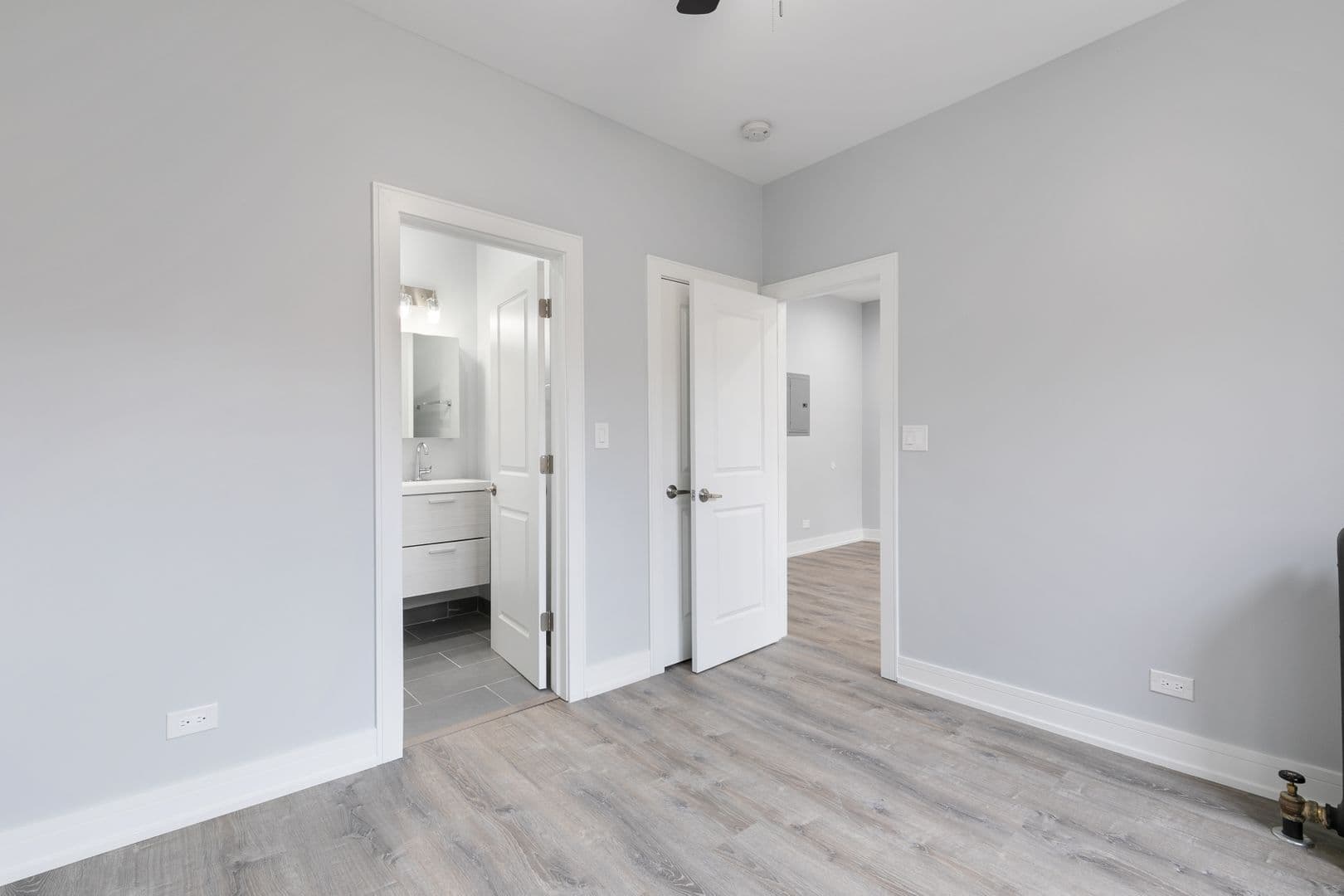 Chicago Apartment: 7618 - 26 N.Eastlake Terrace