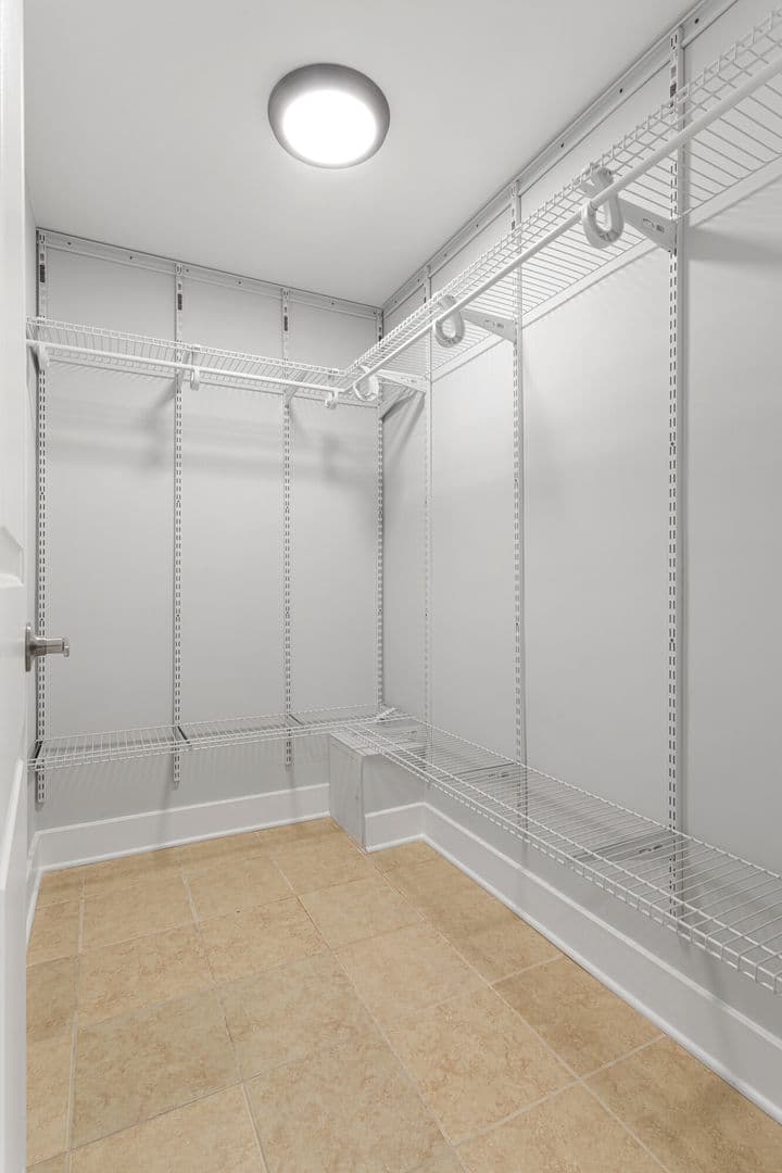 Chicago Apartment: 6758 N. Sheridan Rd.