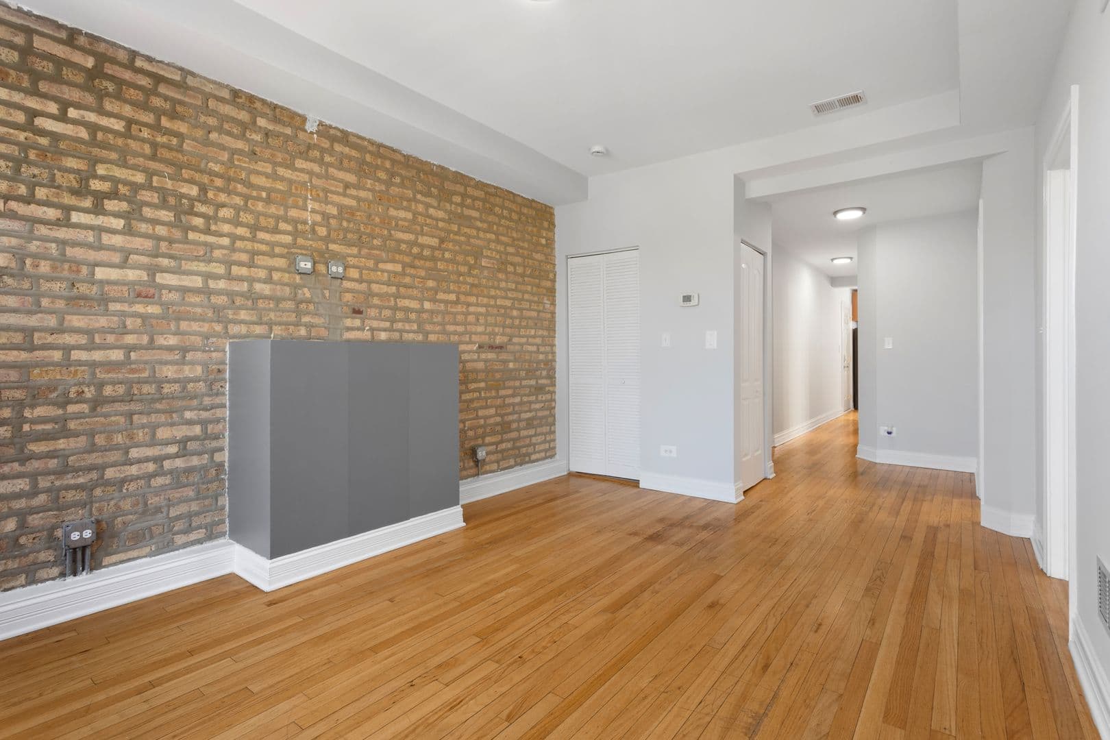 Chicago Apartment: 7320-30 N Damen Ave