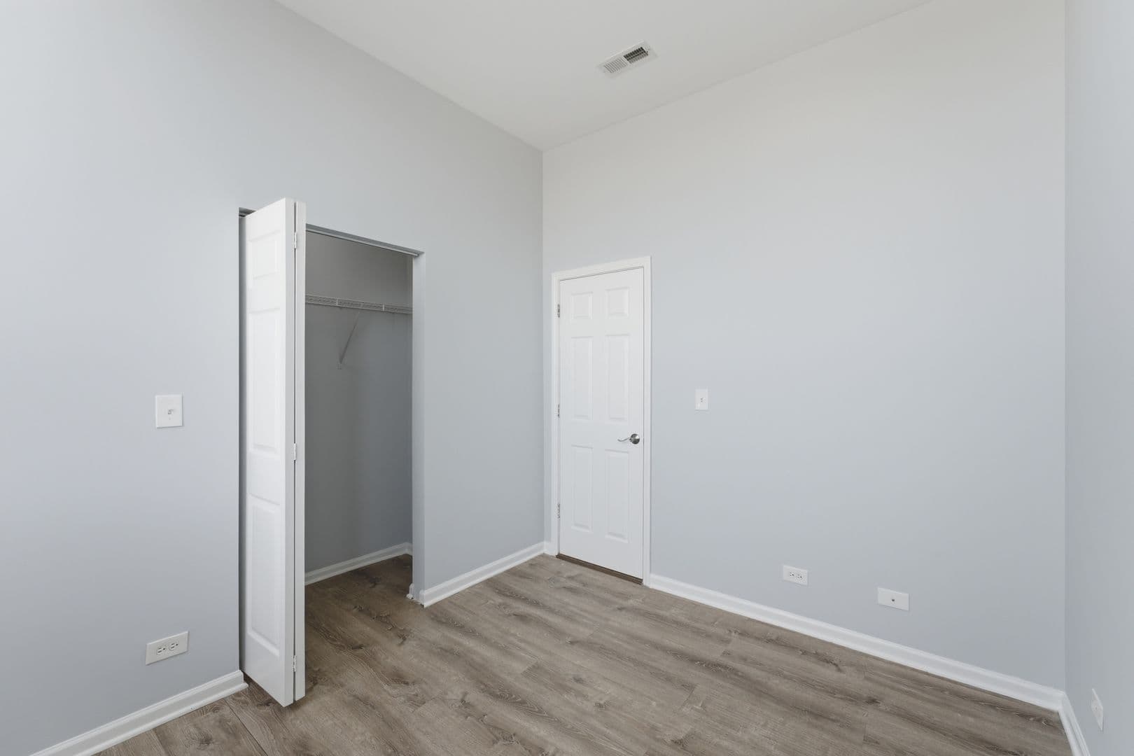 Chicago Apartment: 2451 W Howard Street