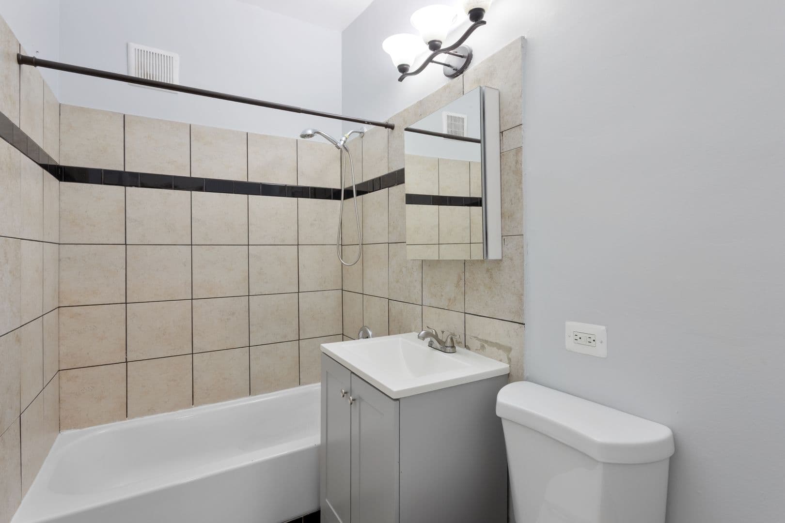 Chicago Apartment: 3631-41 W Dickens Ave
