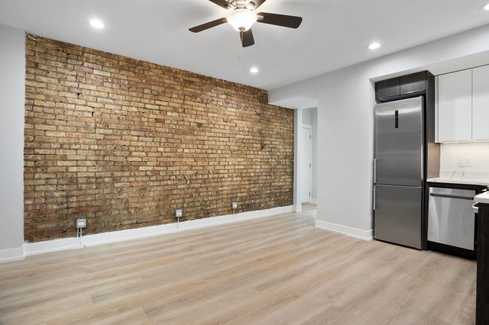 Chicago Apartment: 1548-1558.5 W Juneway