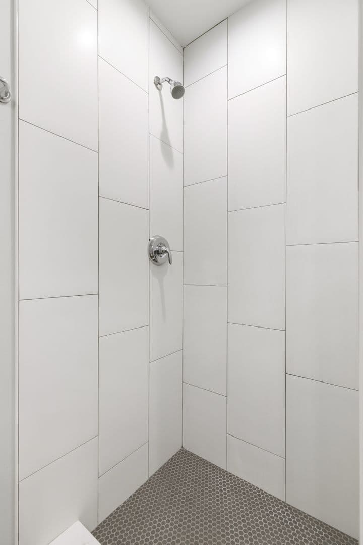 Chicago Apartment: 7070 N Sheridan Rd