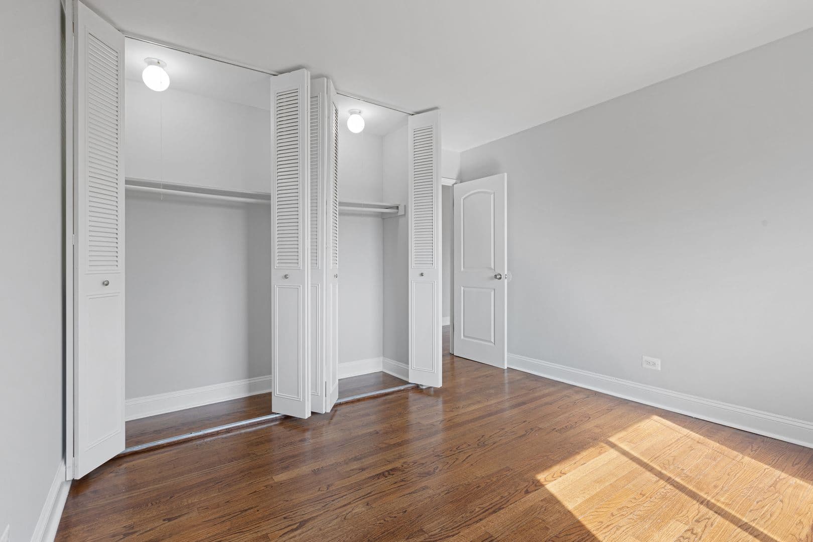 Chicago Apartment: 7545 N Winchester Avenue