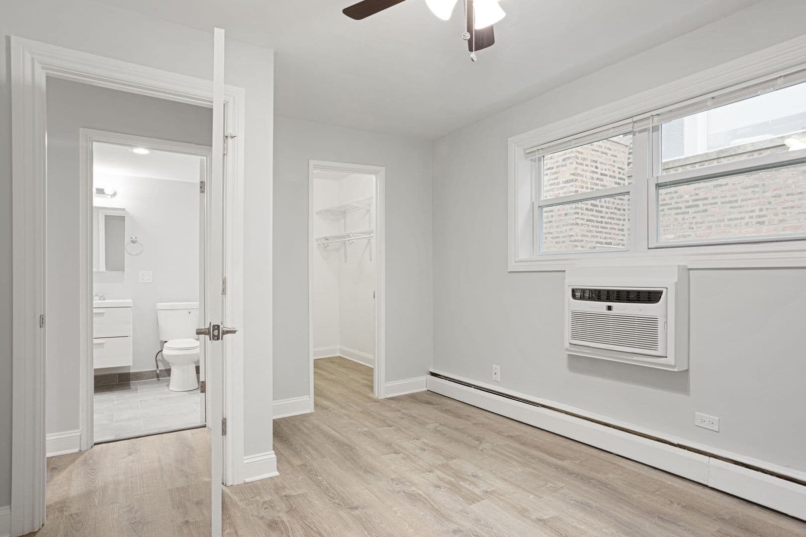 Chicago Apartment: 7606 N Eastlake Ter