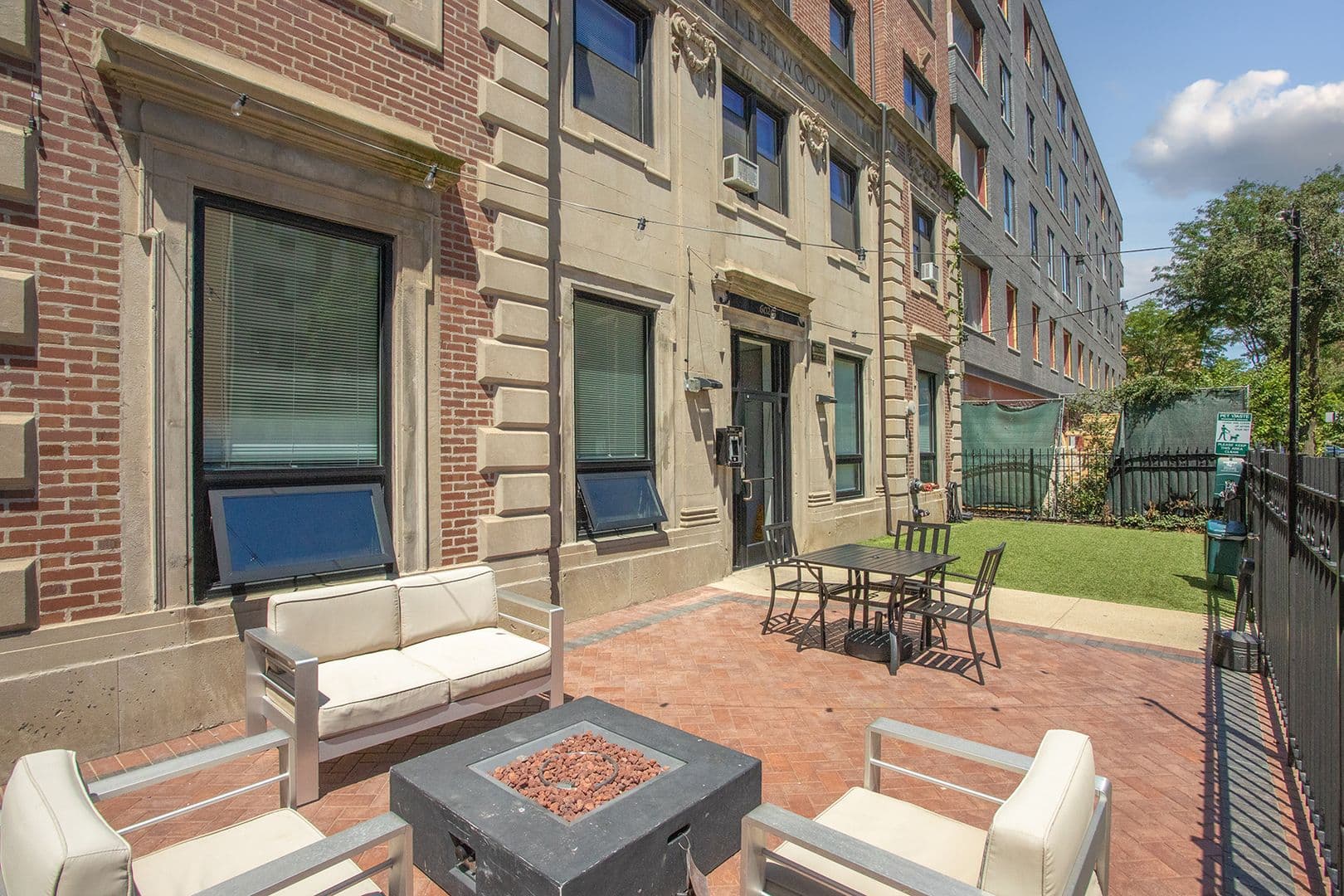 Chicago Apartment: 6026 N Winthrop