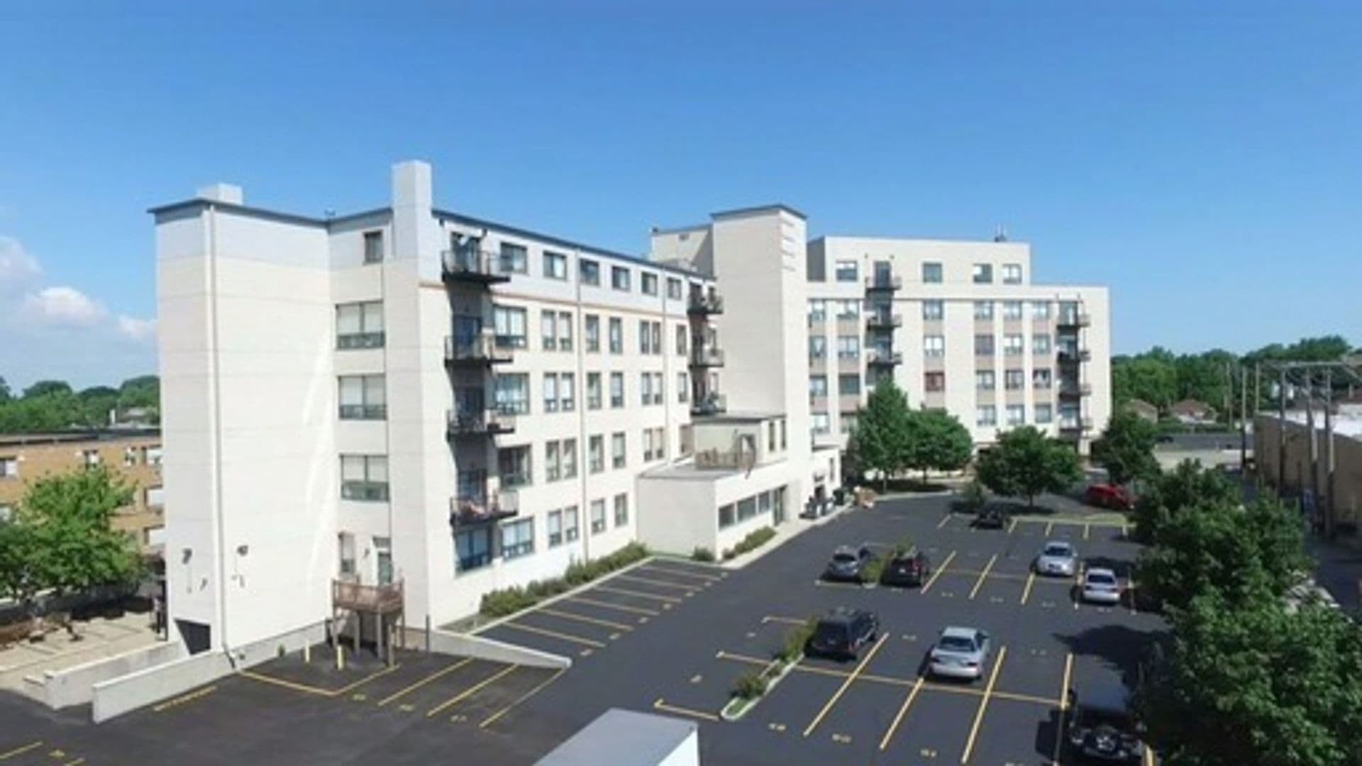 Chicago Apartment: 2451 W Howard Street