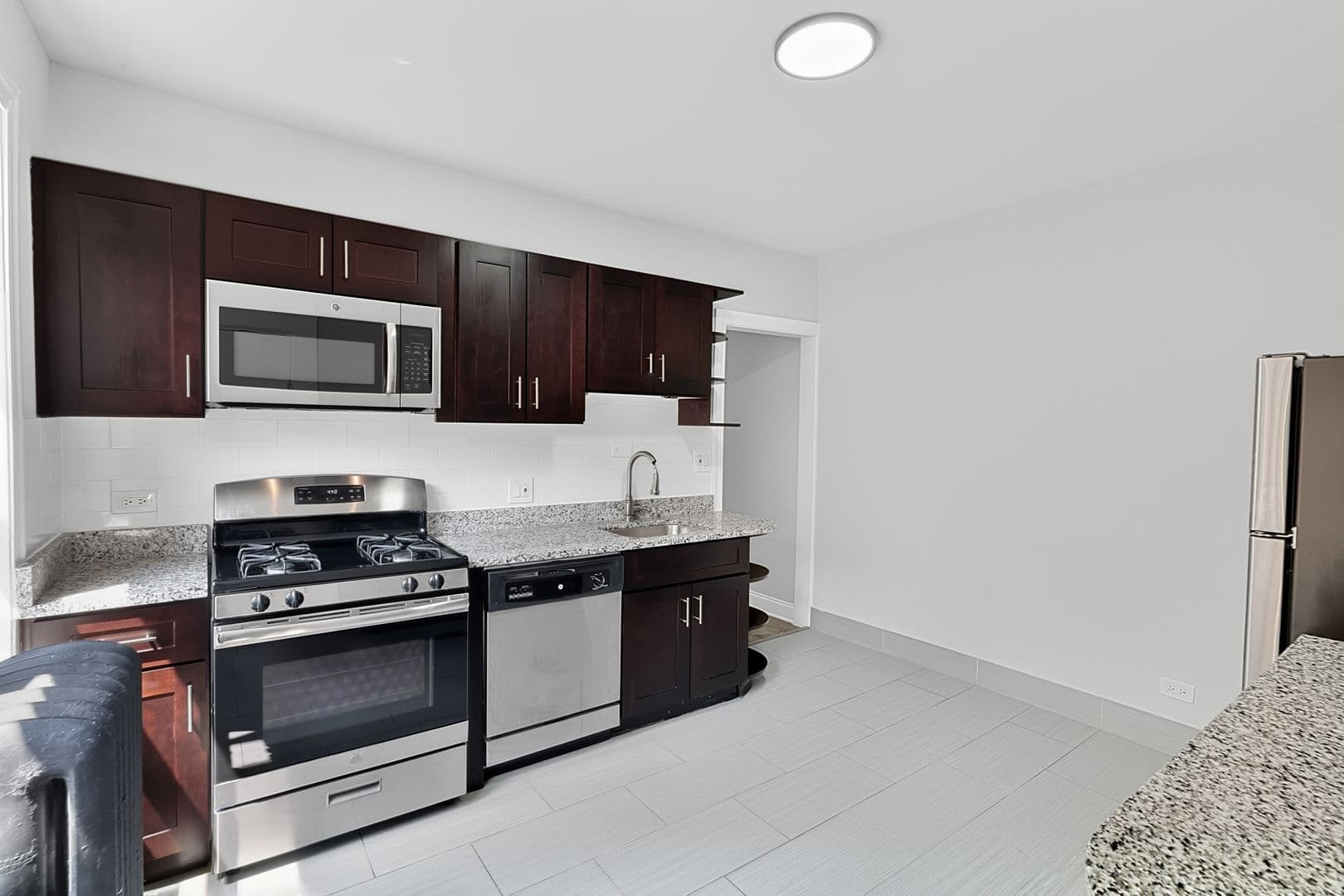 Chicago Apartment: 7736-42 N Ashland Ave