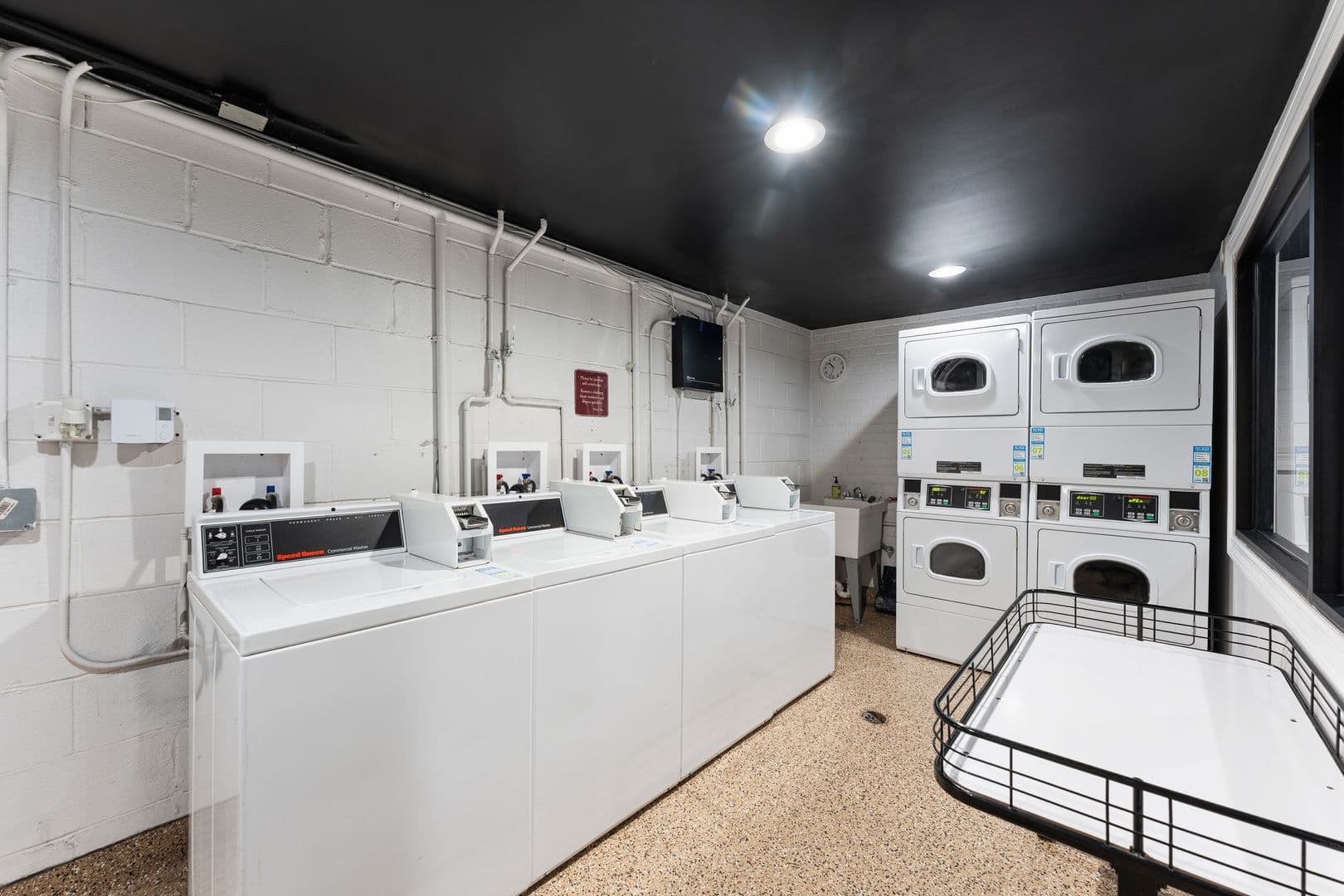 Chicago Apartment: 6758 N. Sheridan Rd.