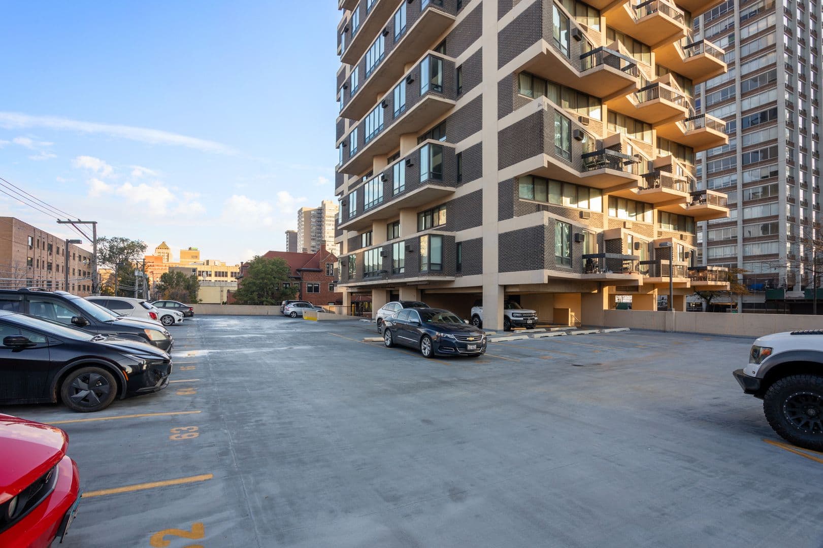 Chicago Apartment: 6166 N Sheridan Rd