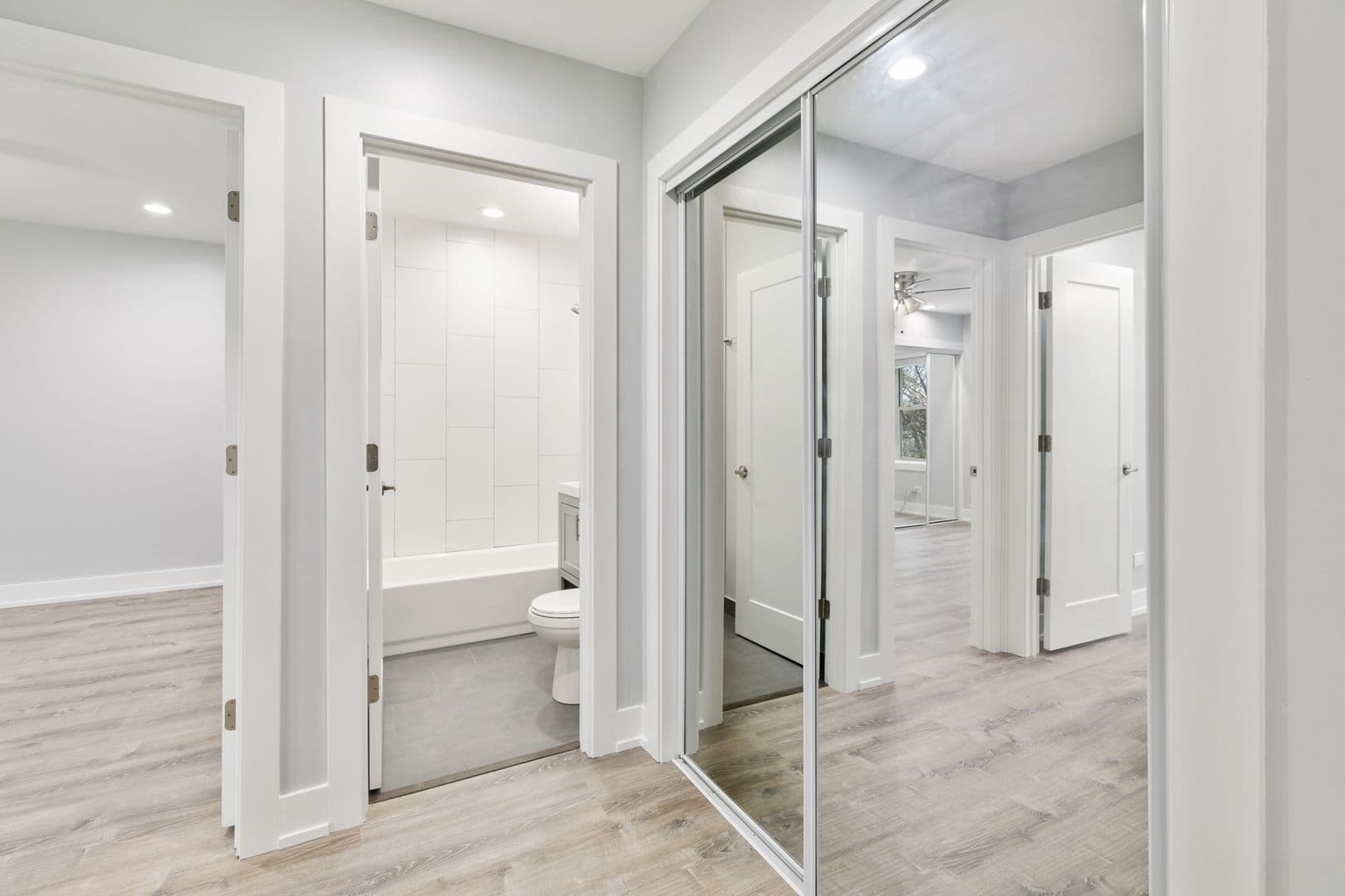 Chicago Apartment: 7070 N Sheridan Rd