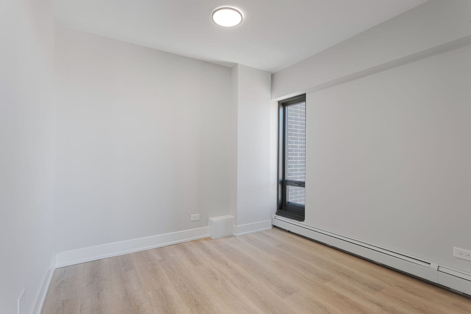 Chicago Apartment: 6166 N Sheridan Rd