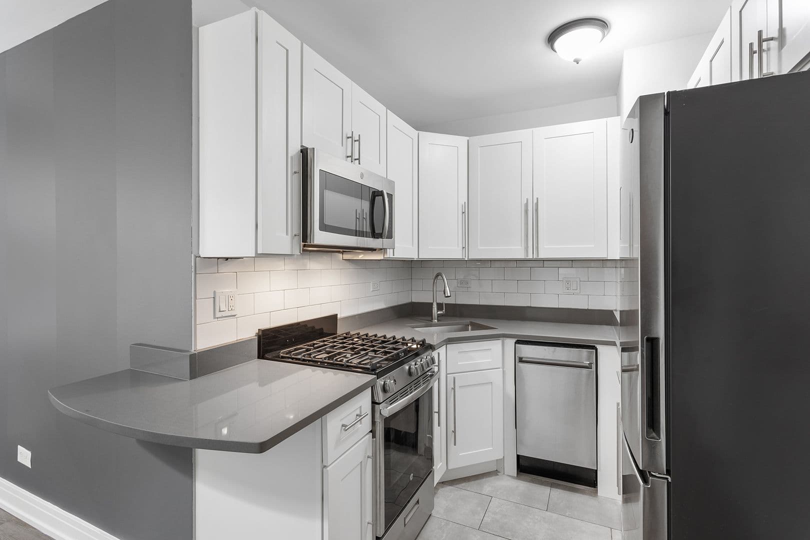 Chicago Apartment: 1521 W Sherwin Ave