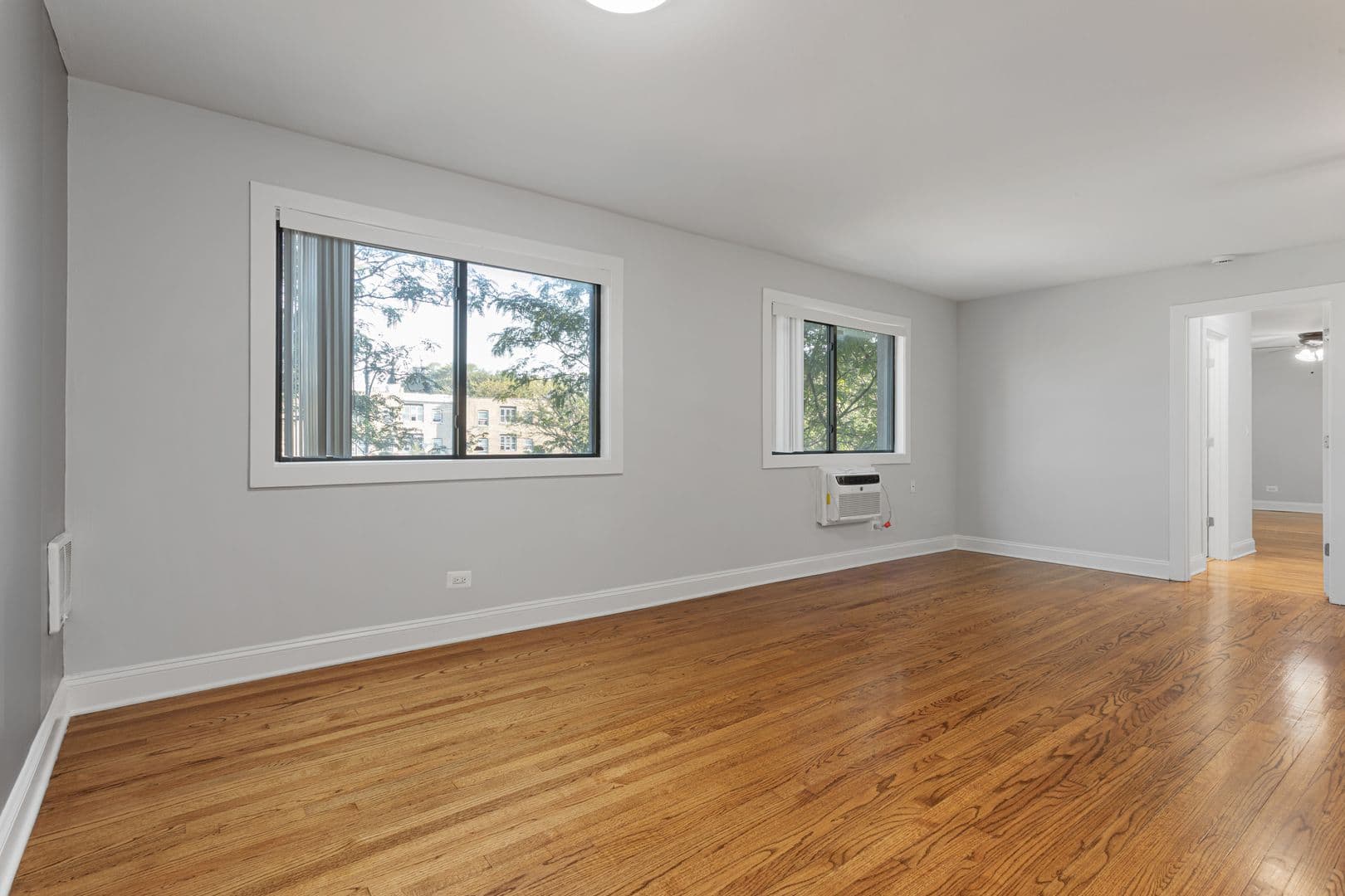 Chicago Apartment: 7545 N Winchester Avenue