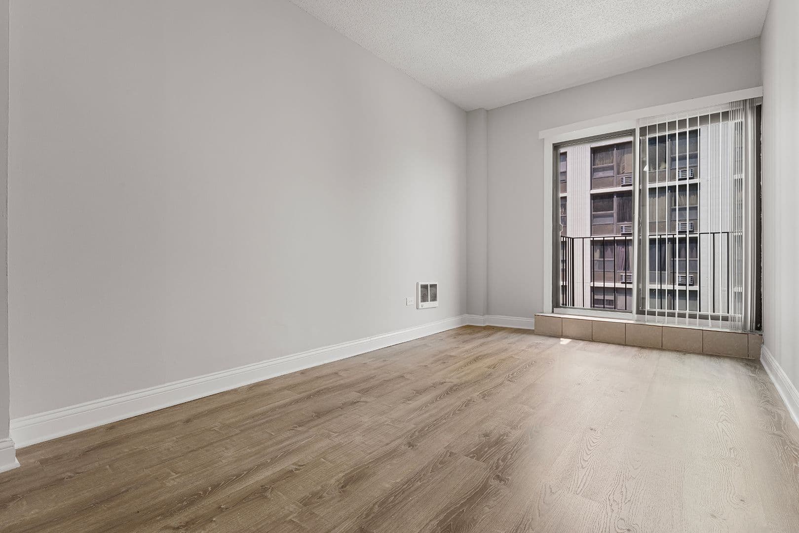 Chicago Apartment: 4520 N Clarendon Ave