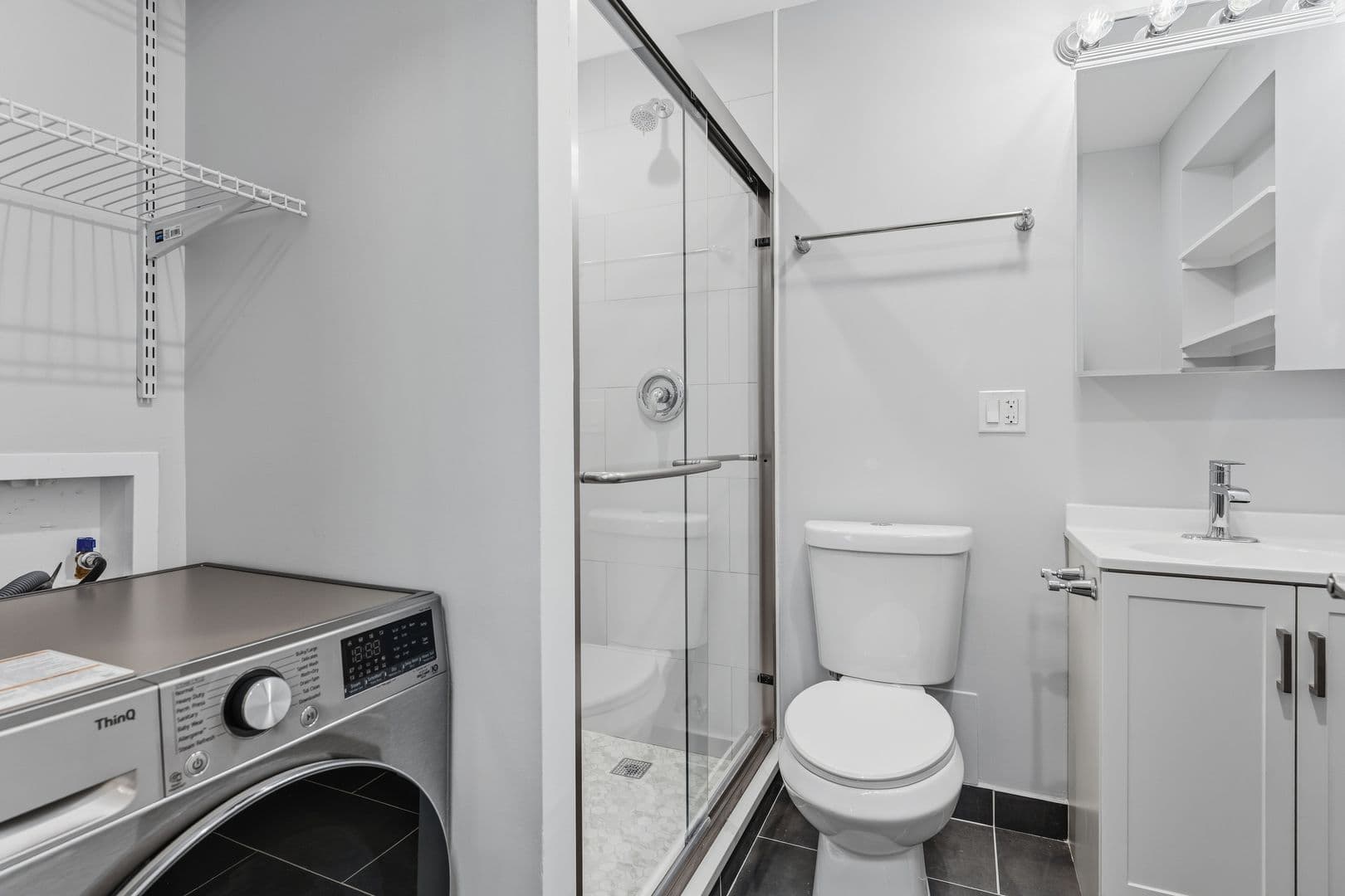 Chicago Apartment: 6026 N Winthrop