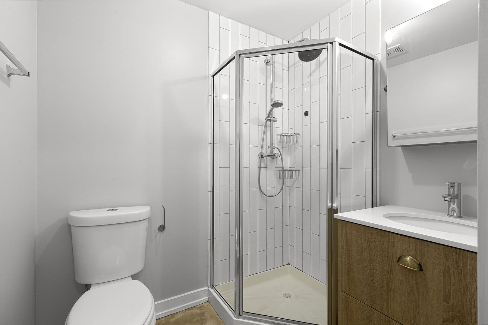 Chicago Apartment: 6019 N Winthrop Avenue