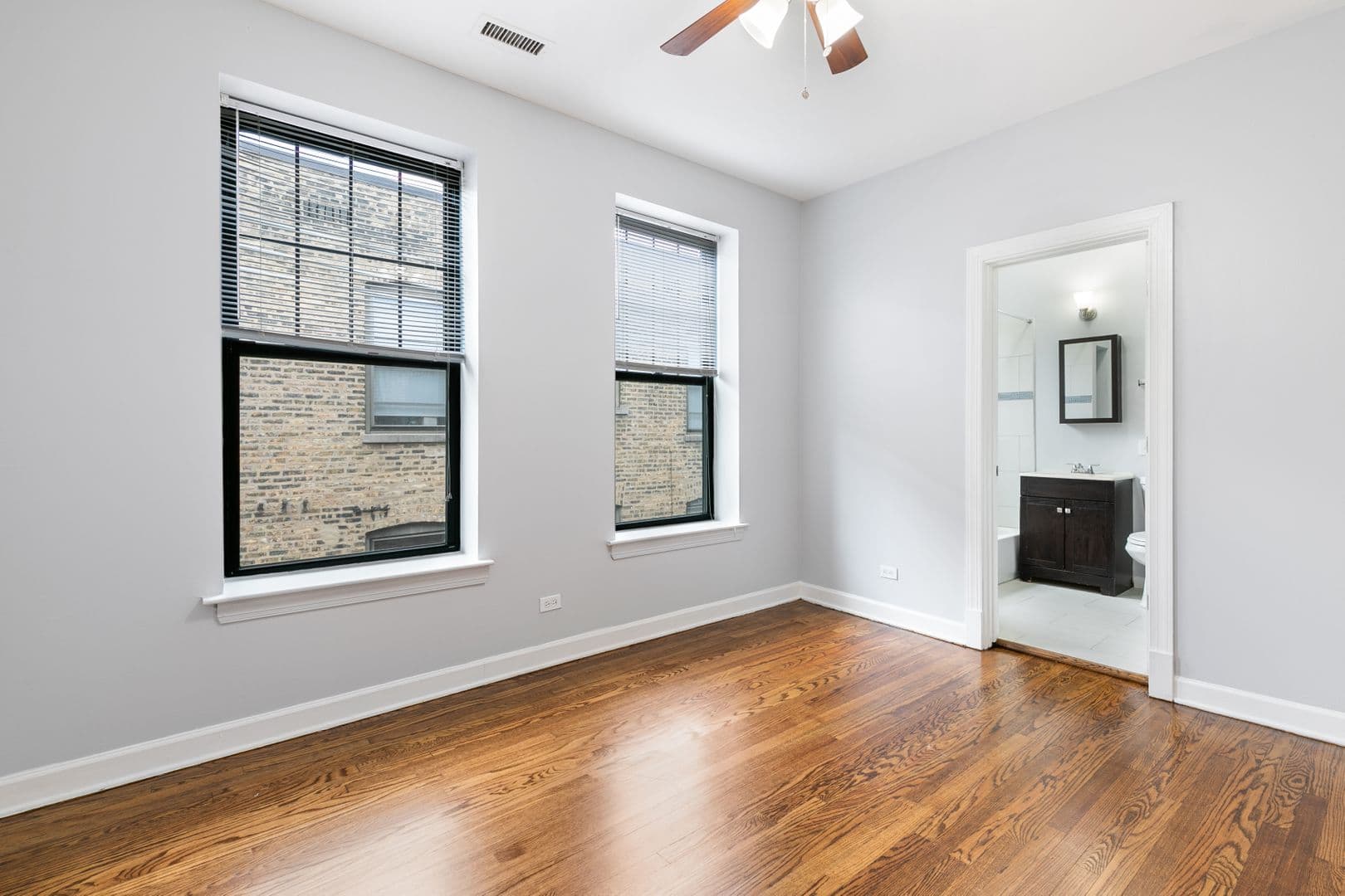 Chicago Apartment: 7700-7706 N Marshfield Ave; 1638-1642 W Jonquil Ter