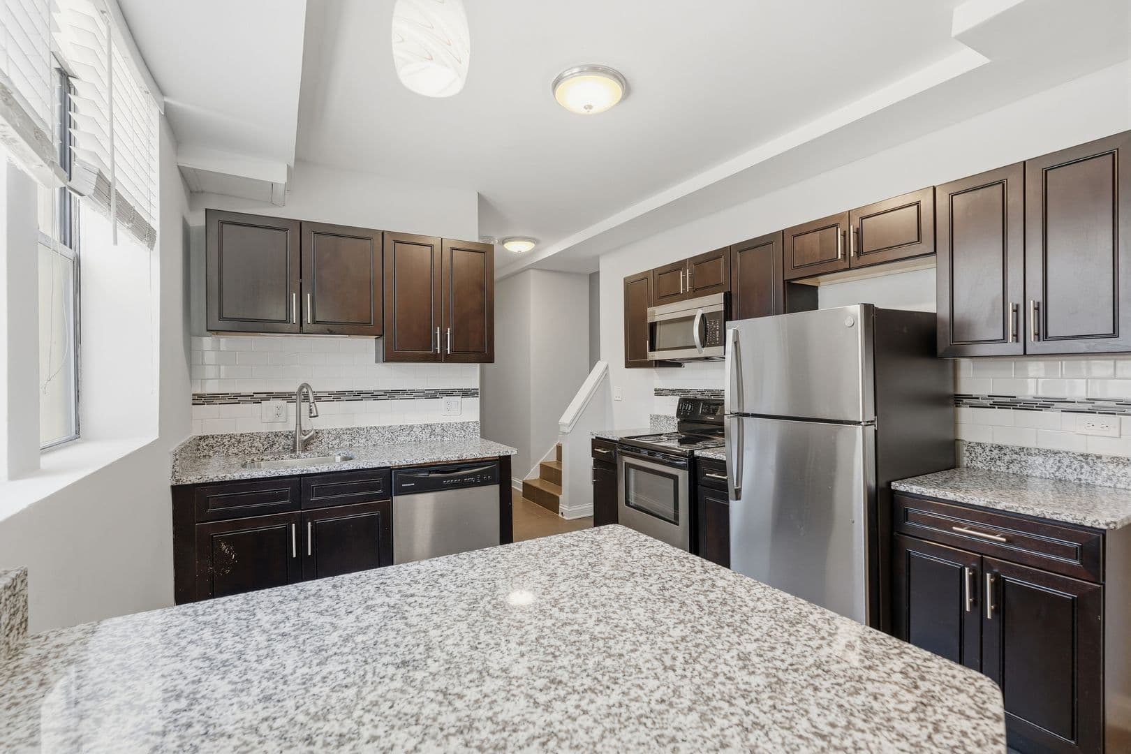 Chicago Apartment: 3631-41 W Dickens Ave