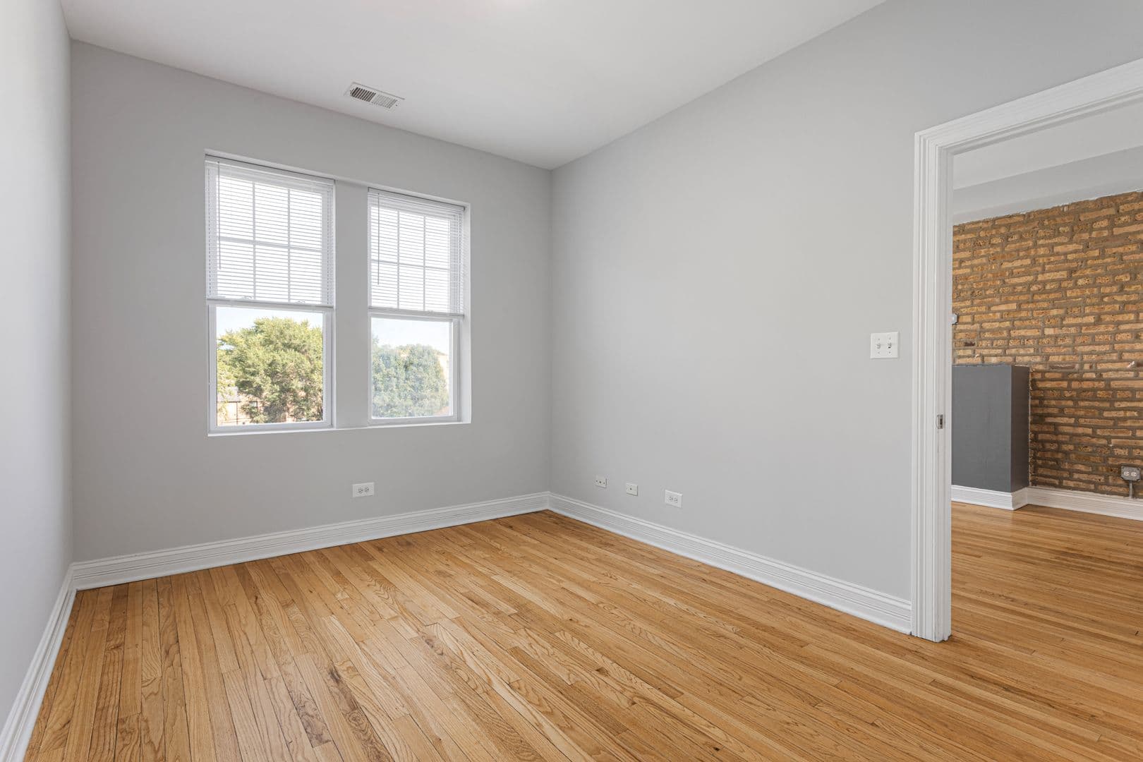 Chicago Apartment: 7320-30 N Damen Ave