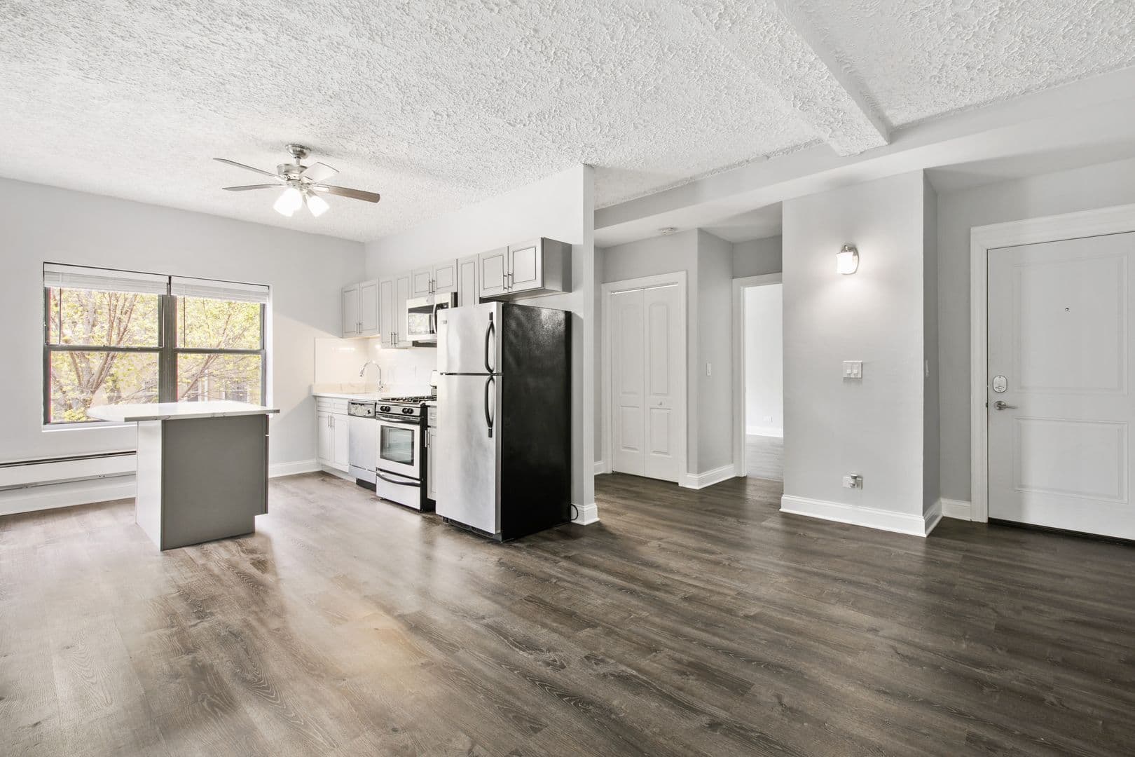 Chicago Apartment: 4555 N Malden St