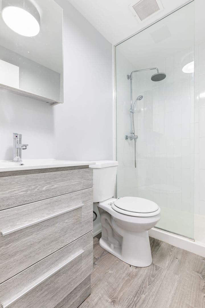 Chicago Apartment: 4875 N Magnolia Ave