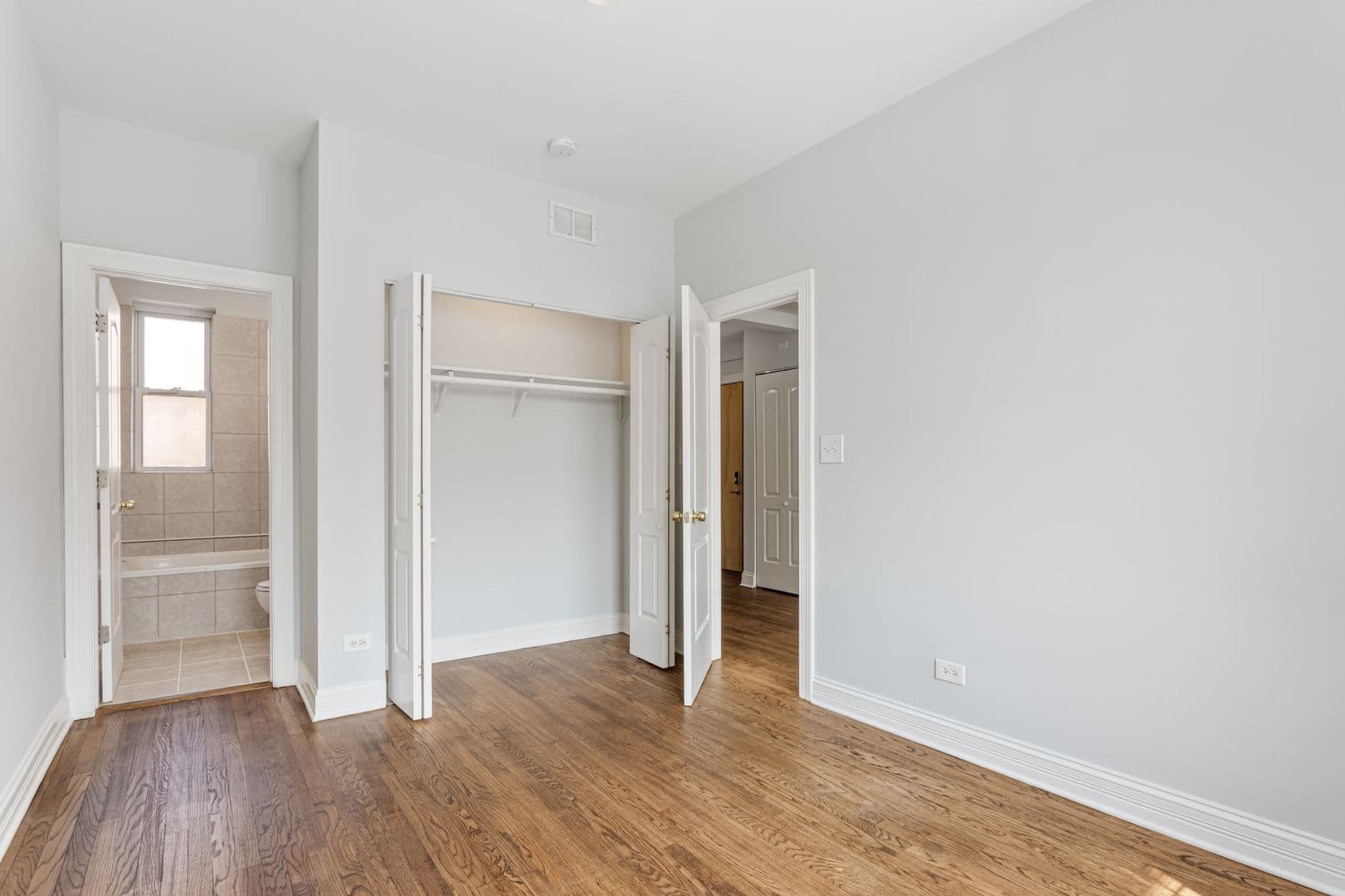 Chicago Apartment: 7320-30 N Damen Ave