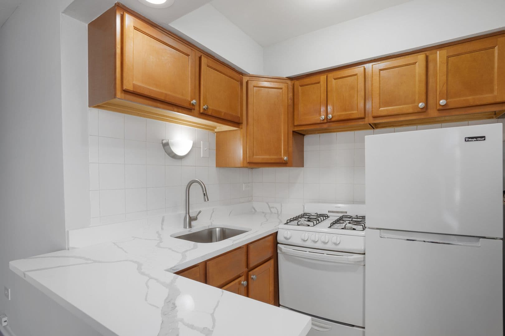 Chicago Apartment: 6758 N. Sheridan Rd.