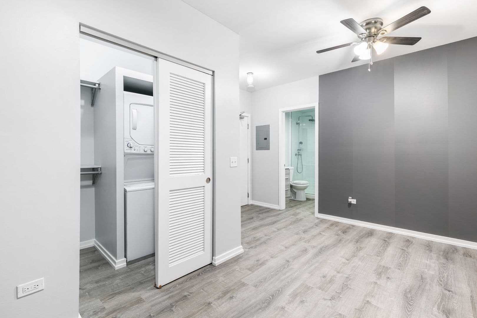 Chicago Apartment: 4875 N Magnolia Ave