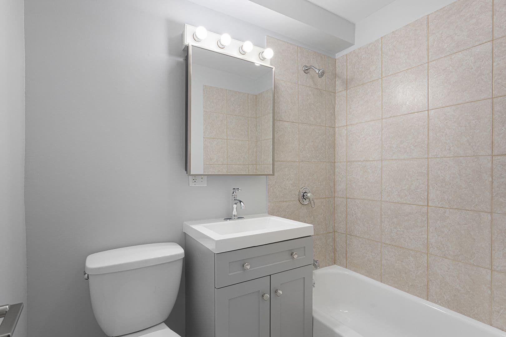 Chicago Apartment: 7616 N Marshfield Ave