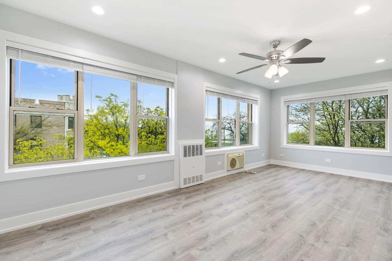 Chicago Apartment: 7070 N Sheridan Rd