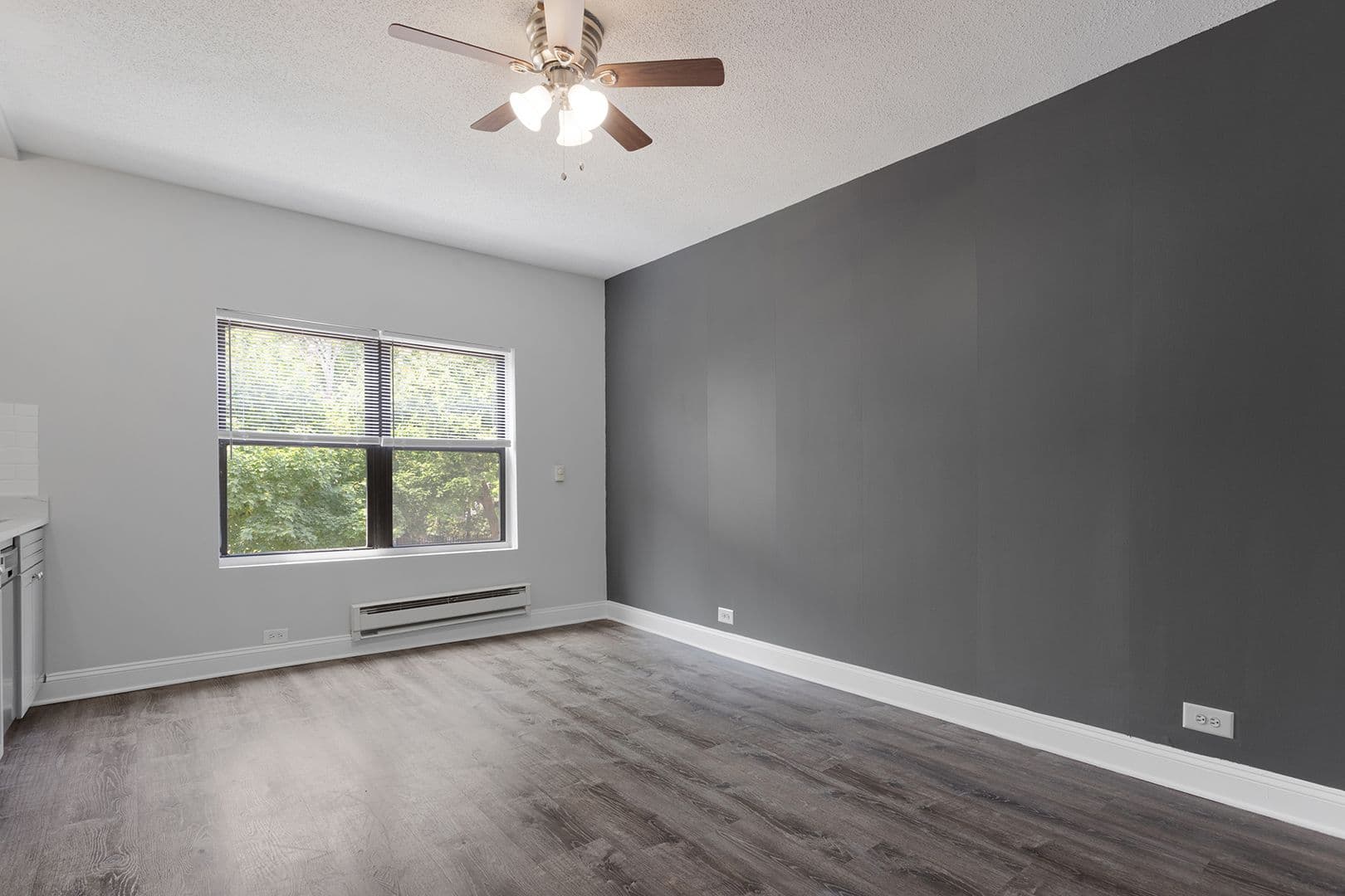 Chicago Apartment: 4555 N Malden St