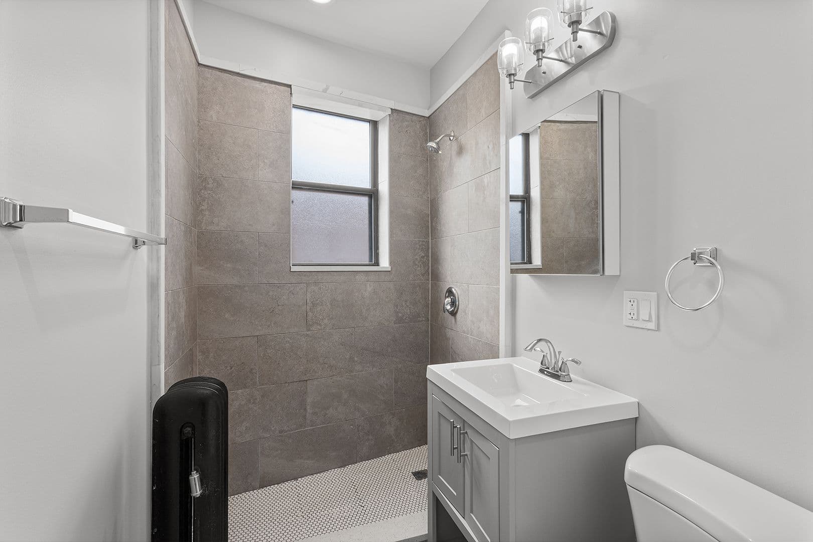 Chicago Apartment: 7618 - 26 N.Eastlake Terrace