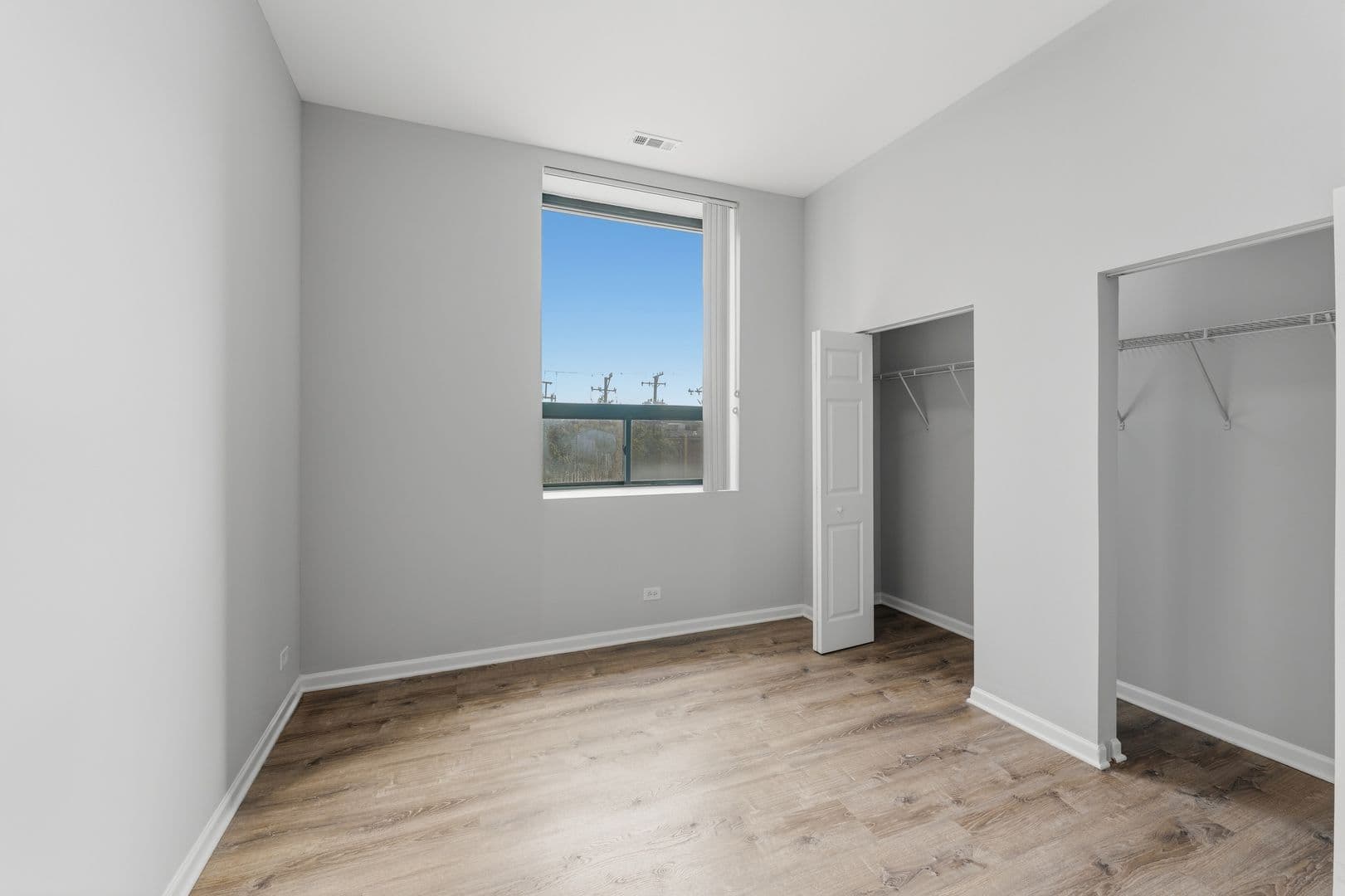 Chicago Apartment: 2451 W Howard Street