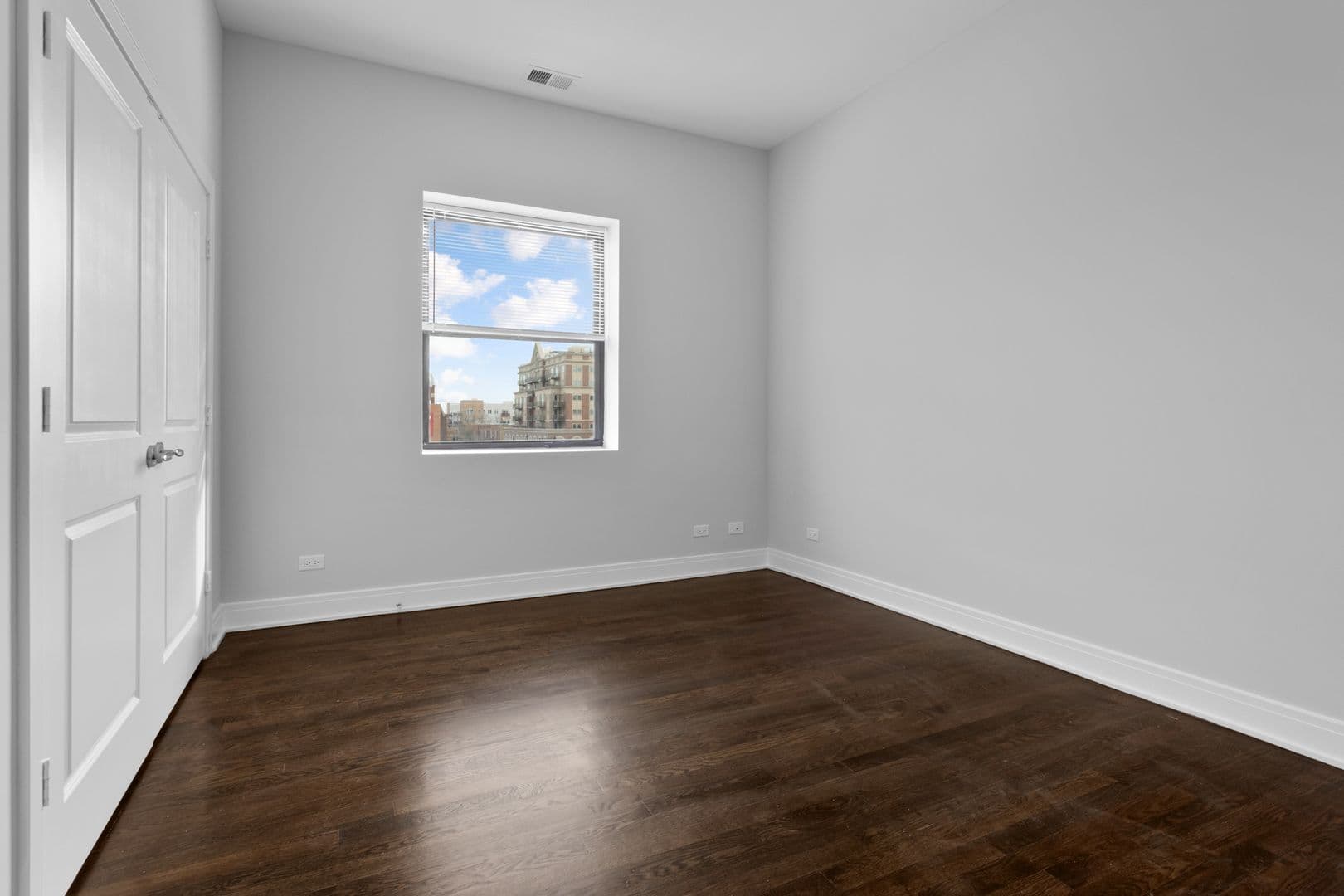Chicago Apartment: 1412 W Morse