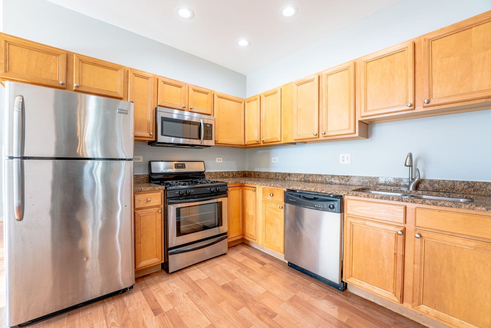 Chicago Apartment: 2451 W Howard Street