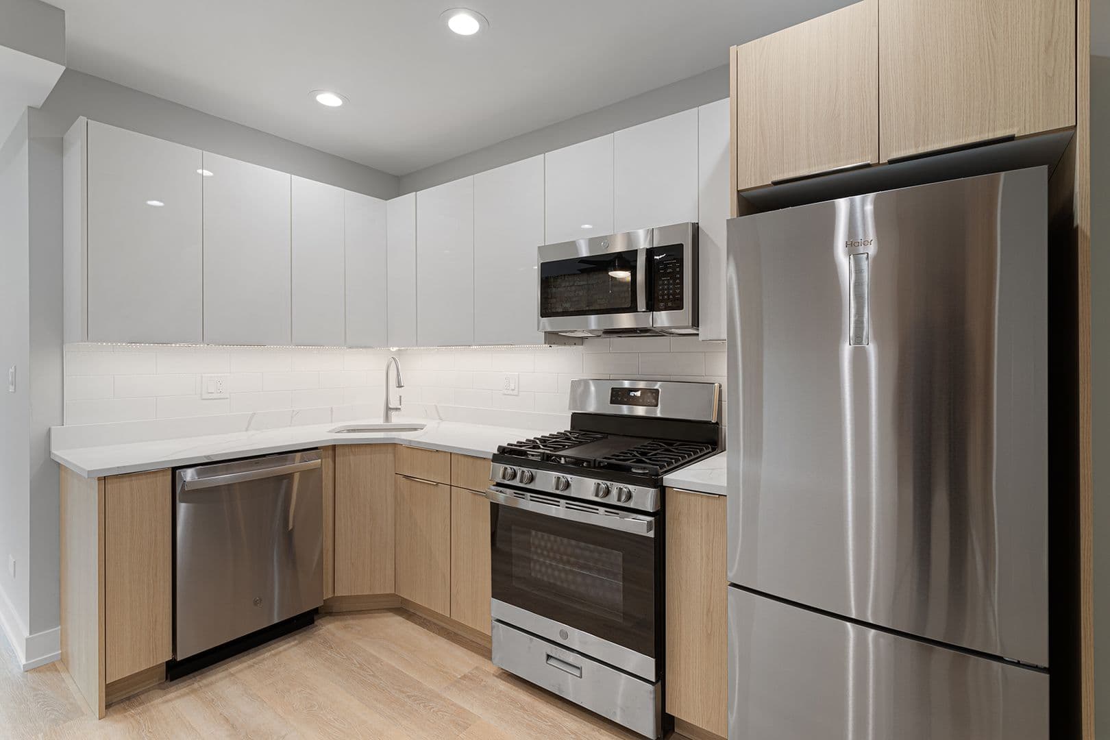 Chicago Apartment: 1548-1558.5 W Juneway