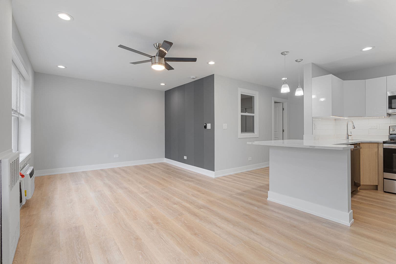 Chicago Apartment: 7070 N Sheridan Rd