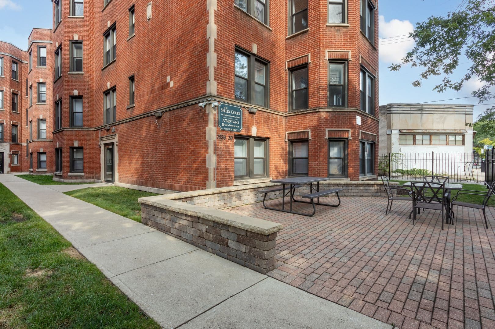 Chicago Apartment: 7526-7530 N Seeley Avenue
