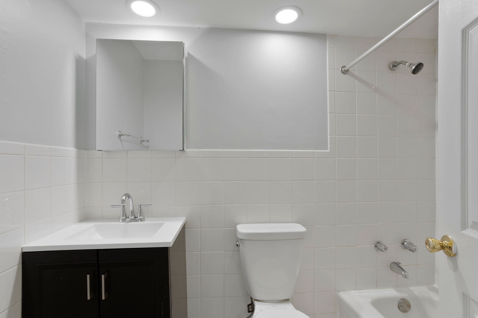 Chicago Apartment: 6758 N. Sheridan Rd.